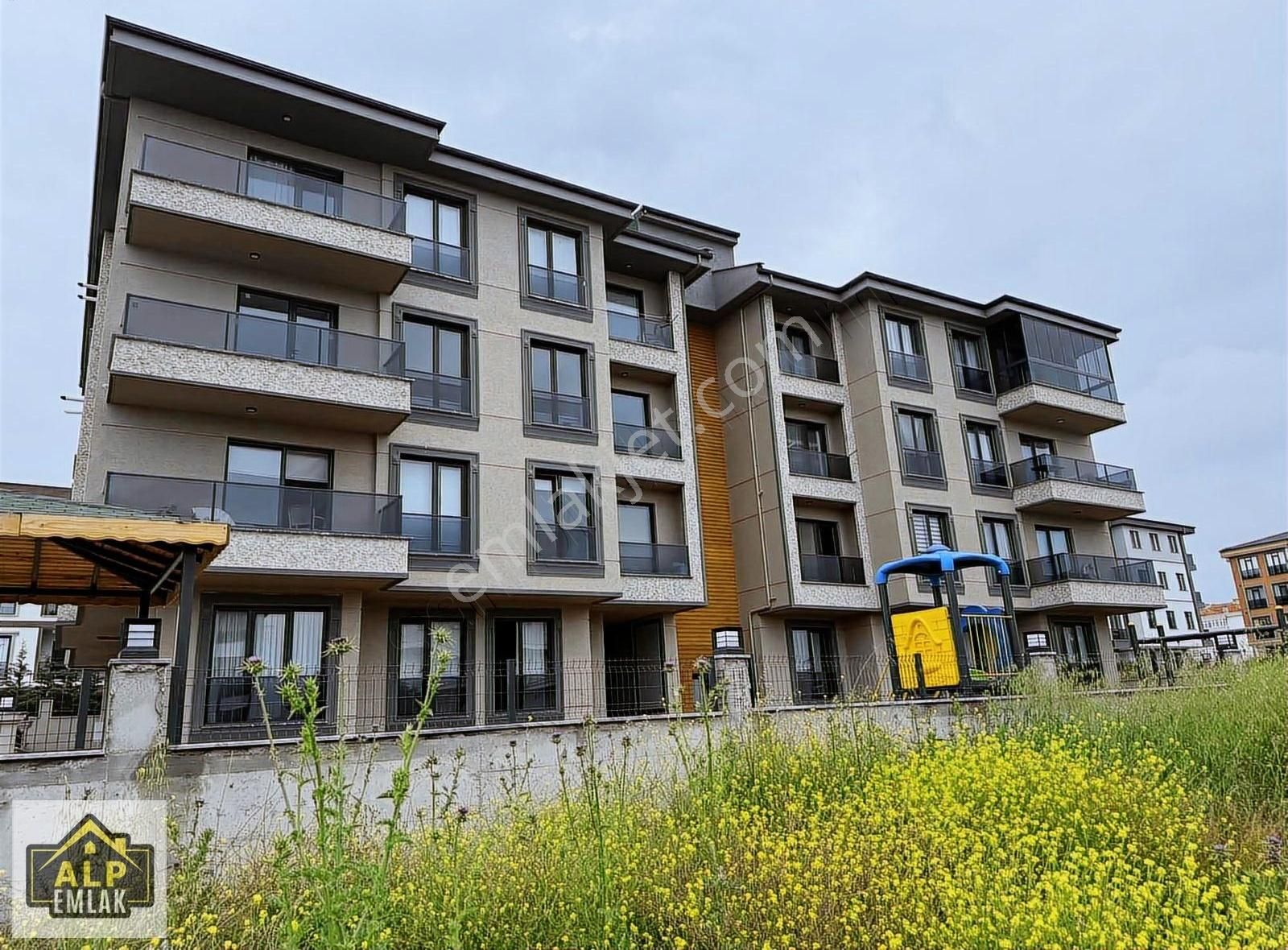Alp Emlaktan Geniş Ferah Kullanımlı 2+1 Yüksek Giriş Daire