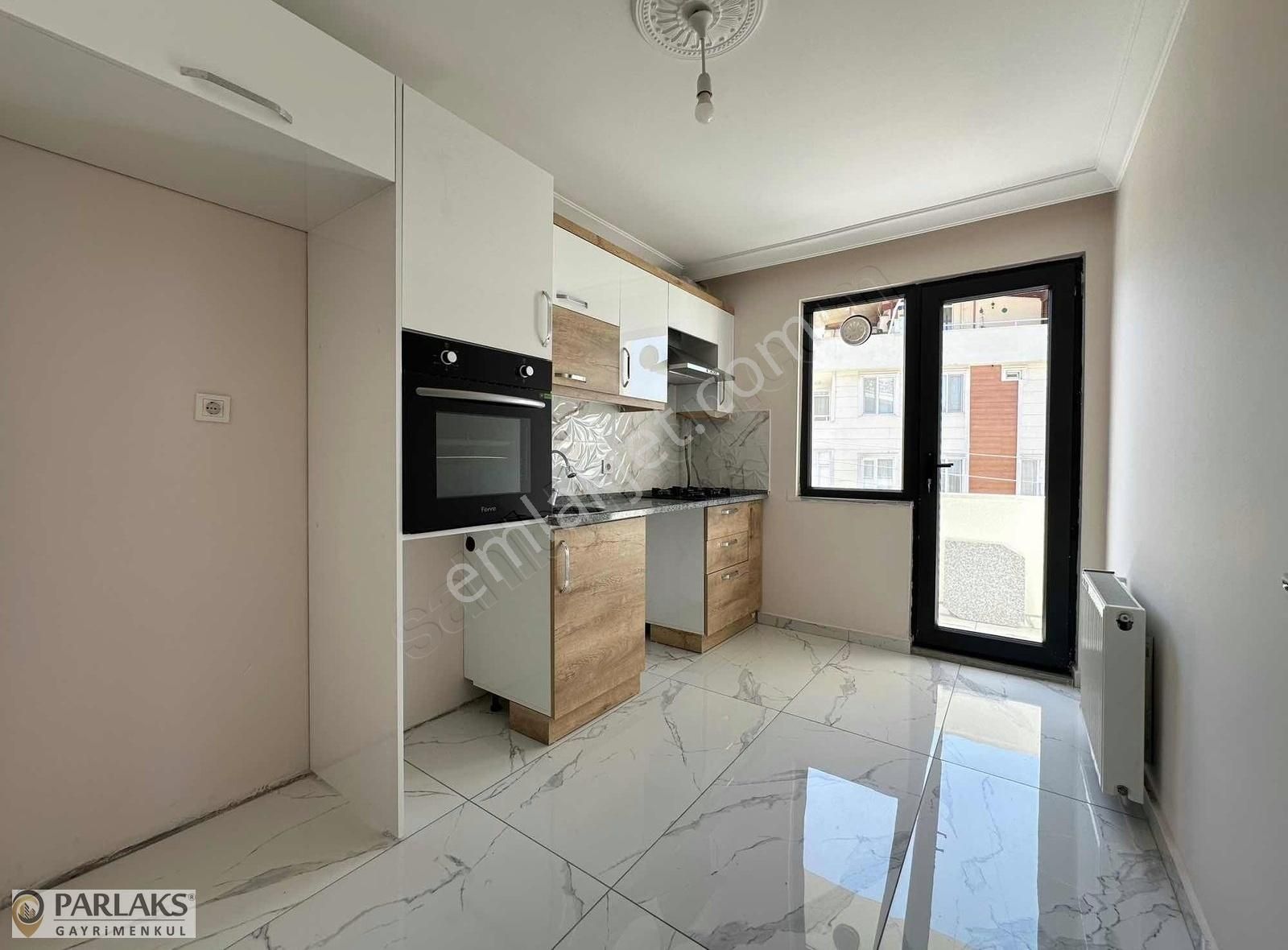 Bağlarbaşı Merkezde Asansörlü K.otoparklı Lüx 2+1 95m² Ara Kat