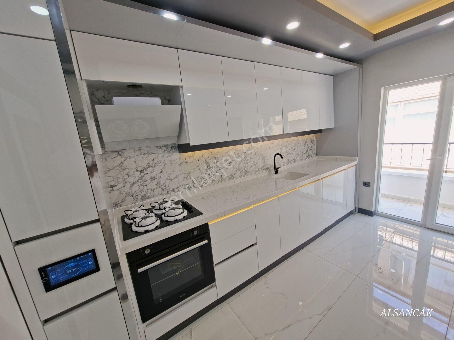 Topçu Mahallesinde Katta Lüks Yapılı 2 Banyolu Satılık Daire