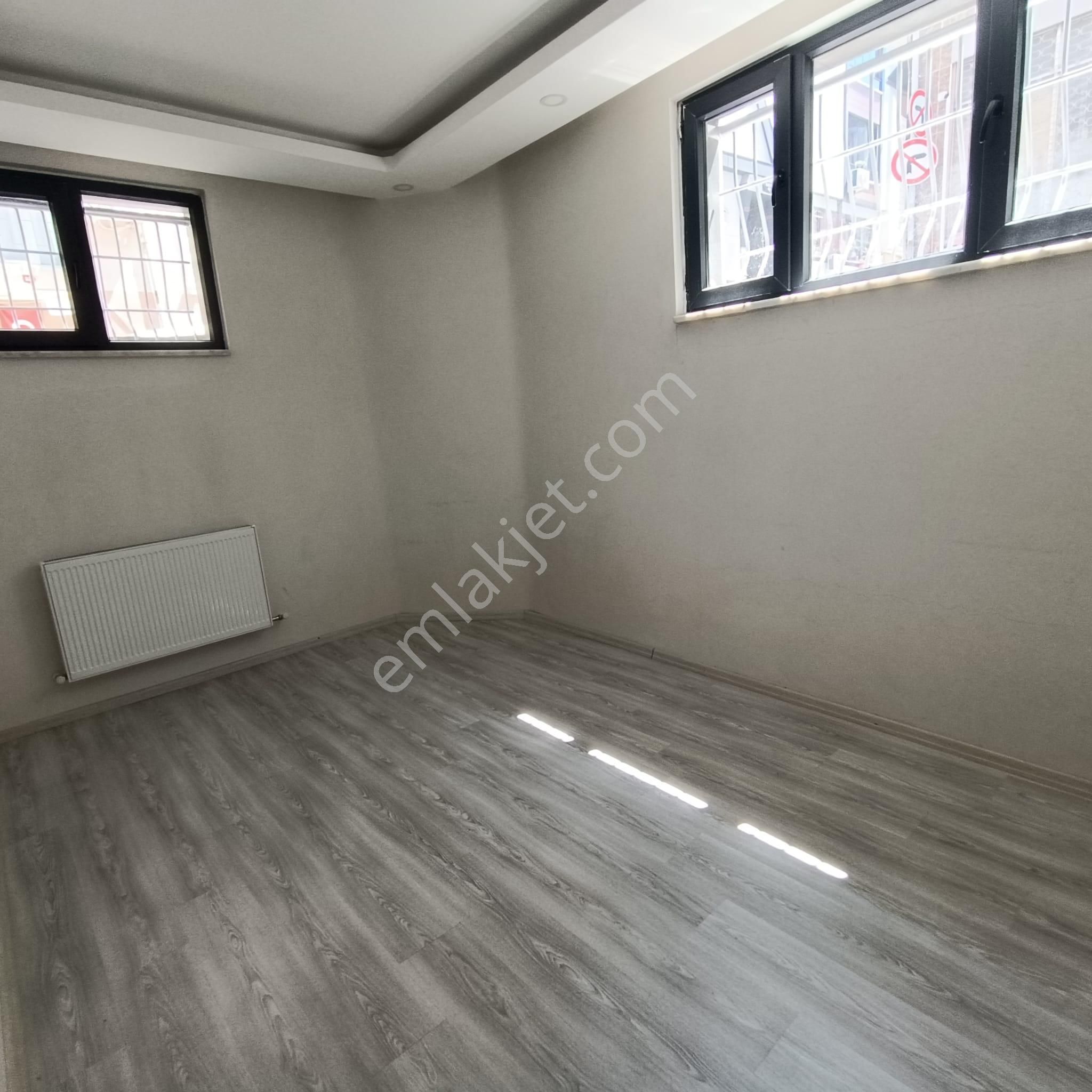 Bayrampaşa Muratpaşa Yarı Bodrum 65 M2 4 Yaşında Asansörlü Kat Mülkiyetli