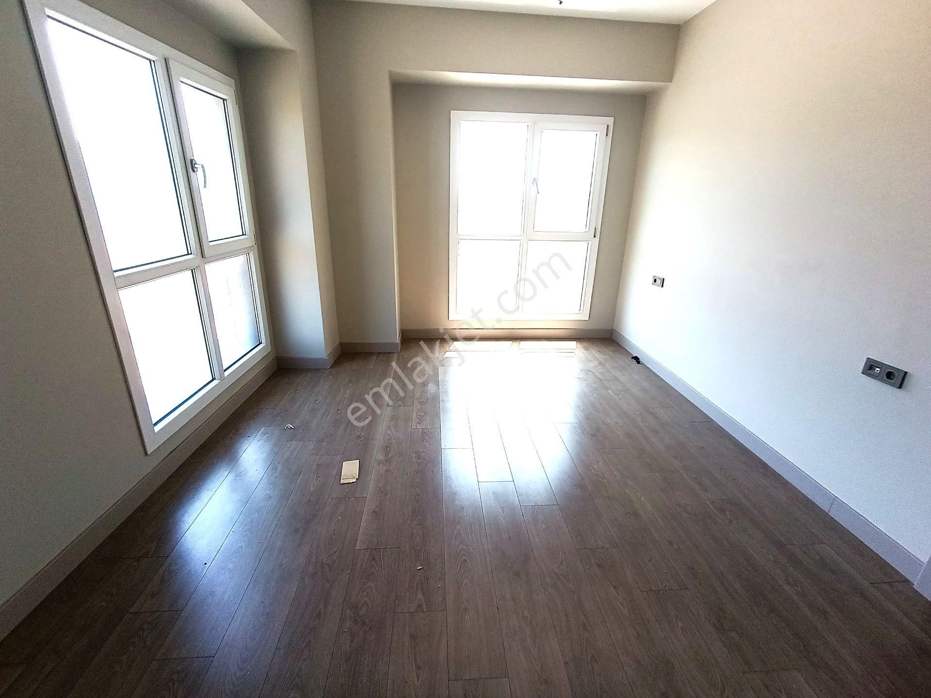 Seba'dan Babacan Port Royal'de 2+1 75m2 Satılık Arakat Daire