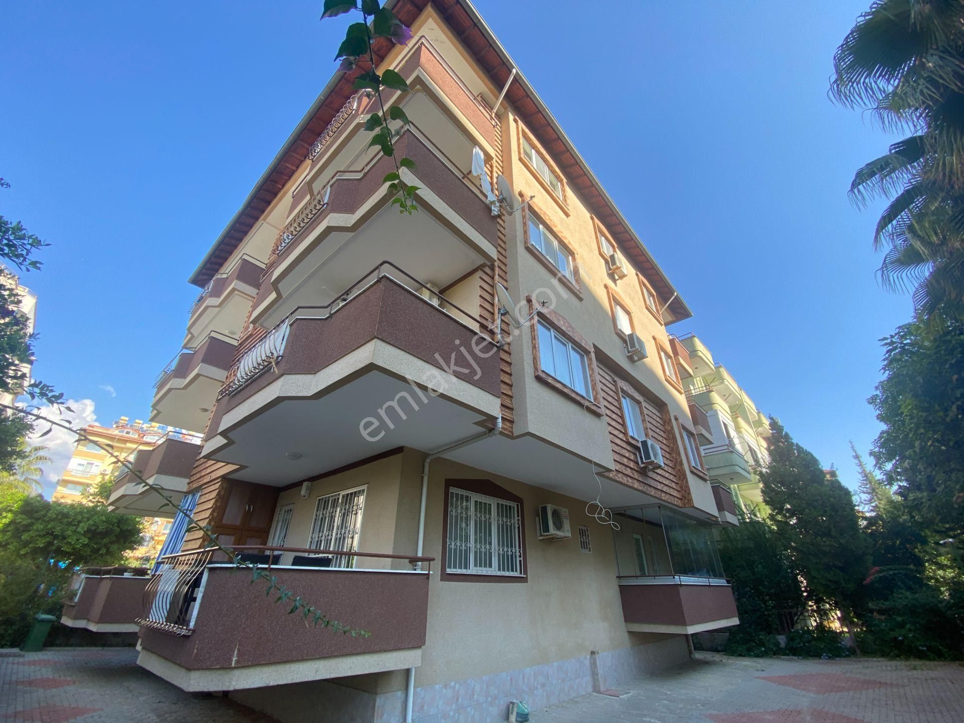 Alanya Cumhuriyet Mahallesin'de Satılık 2+1 Denize Yakın Masrafsız Daire