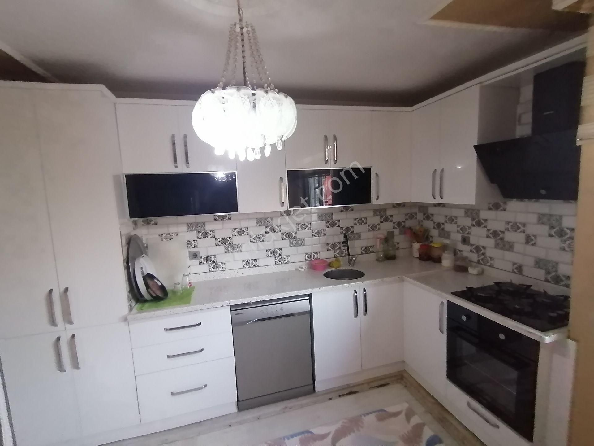 Adana Seyhan Mithatpaşada 150 M² 2,4 Apartman Yoğunluk Hisseli Arsada 15yaşında 3katlı Müstakil Ev - Görsel 12