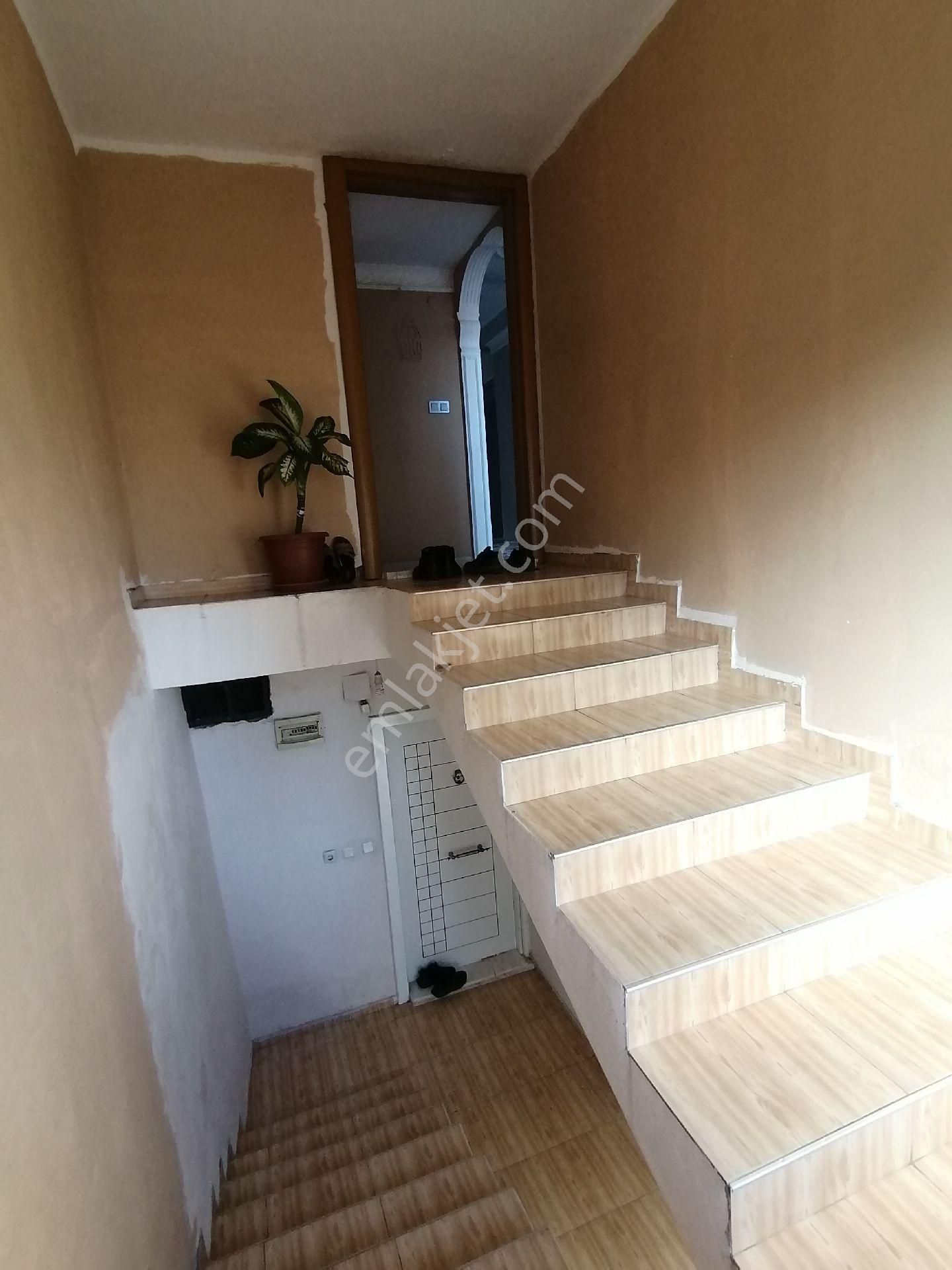 Adana Seyhan Mithatpaşada 150 M² 2,4 Apartman Yoğunluk Hisseli Arsada 15yaşında 3katlı Müstakil Ev - Görsel 3