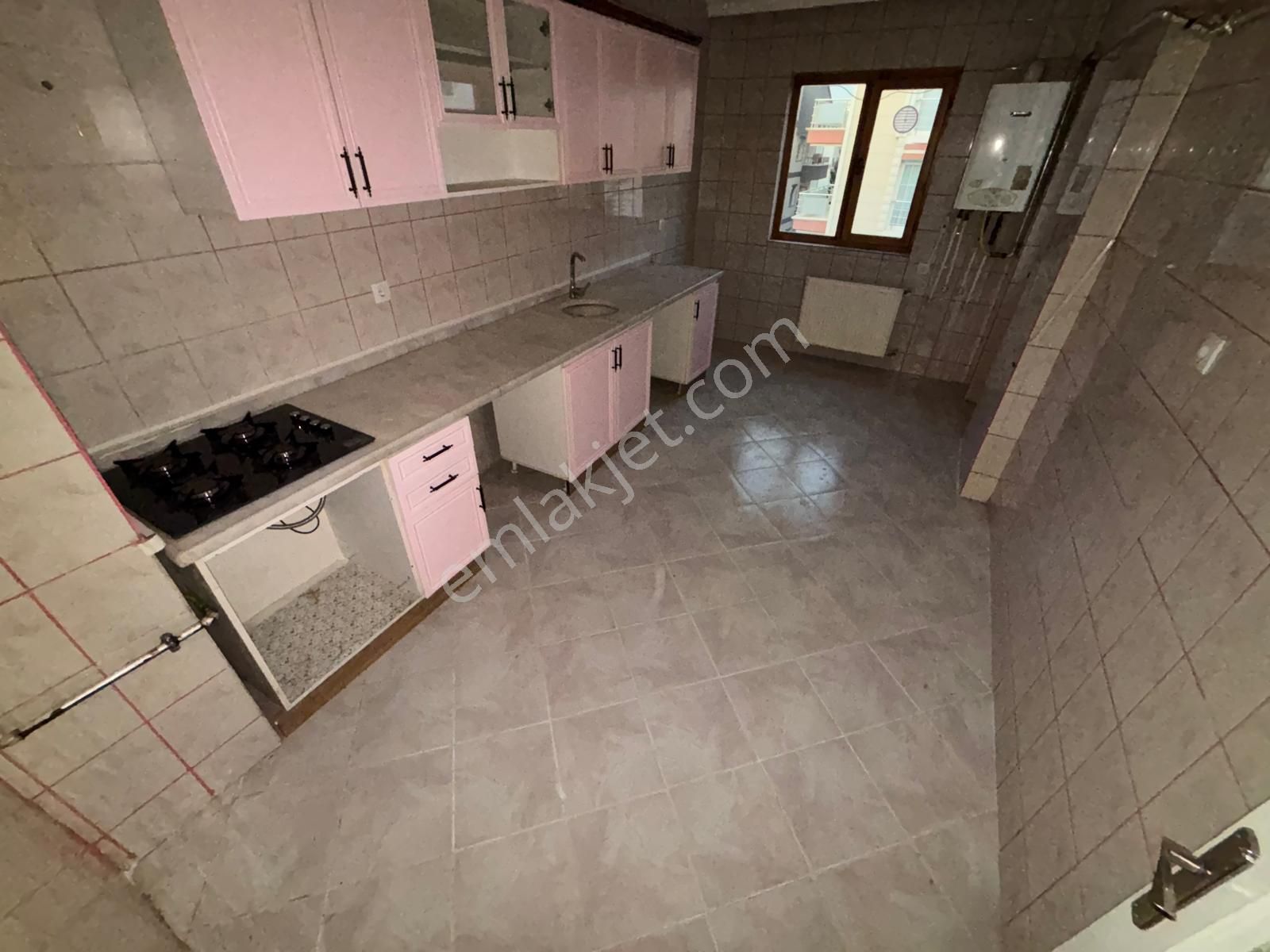 Topçu Mh'de 5+1 160m² Teraslı Ulaşıma Yakın Daire
