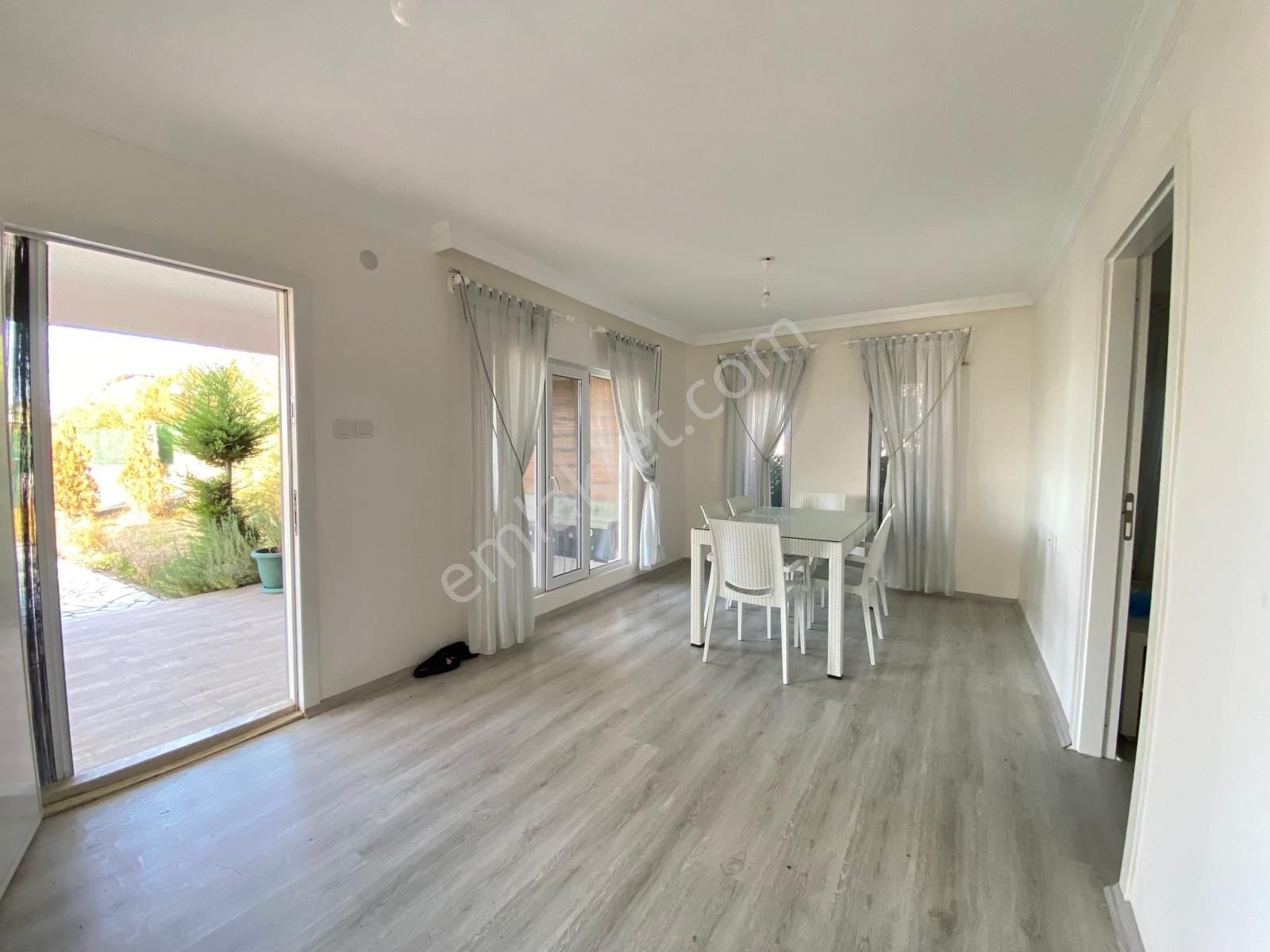 Turyap - Yaşamköy Dostlar Sit. Üst Kısımda Tapulu Satılık Villa