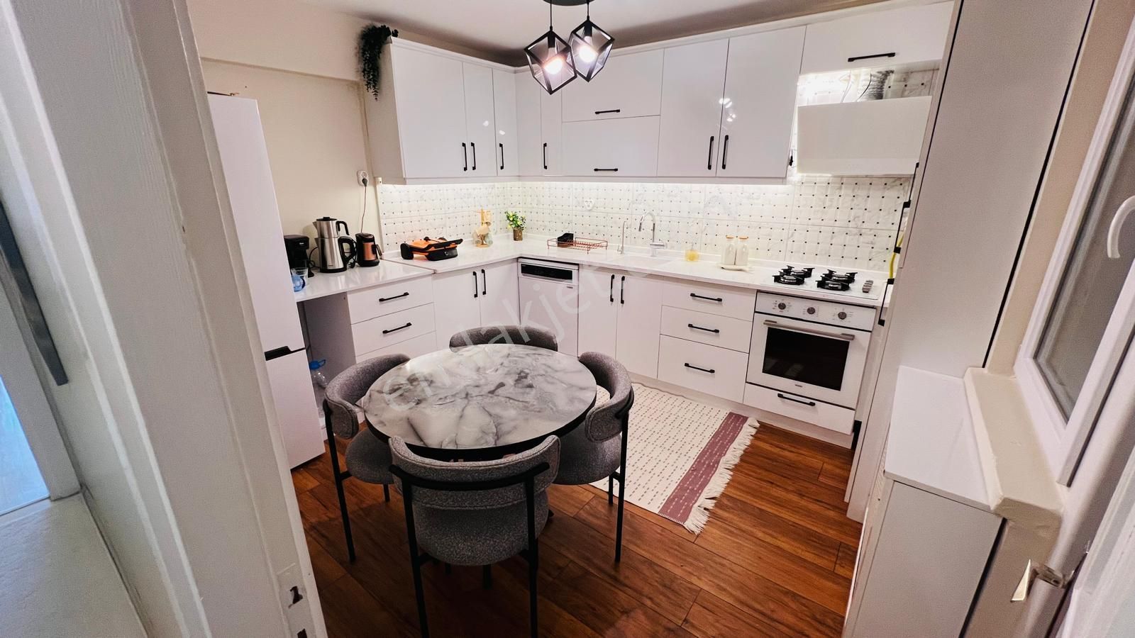 İstiklal Mahallesinde Adalarda Porsuğa Sıfır 3+1 Satılık Daire
