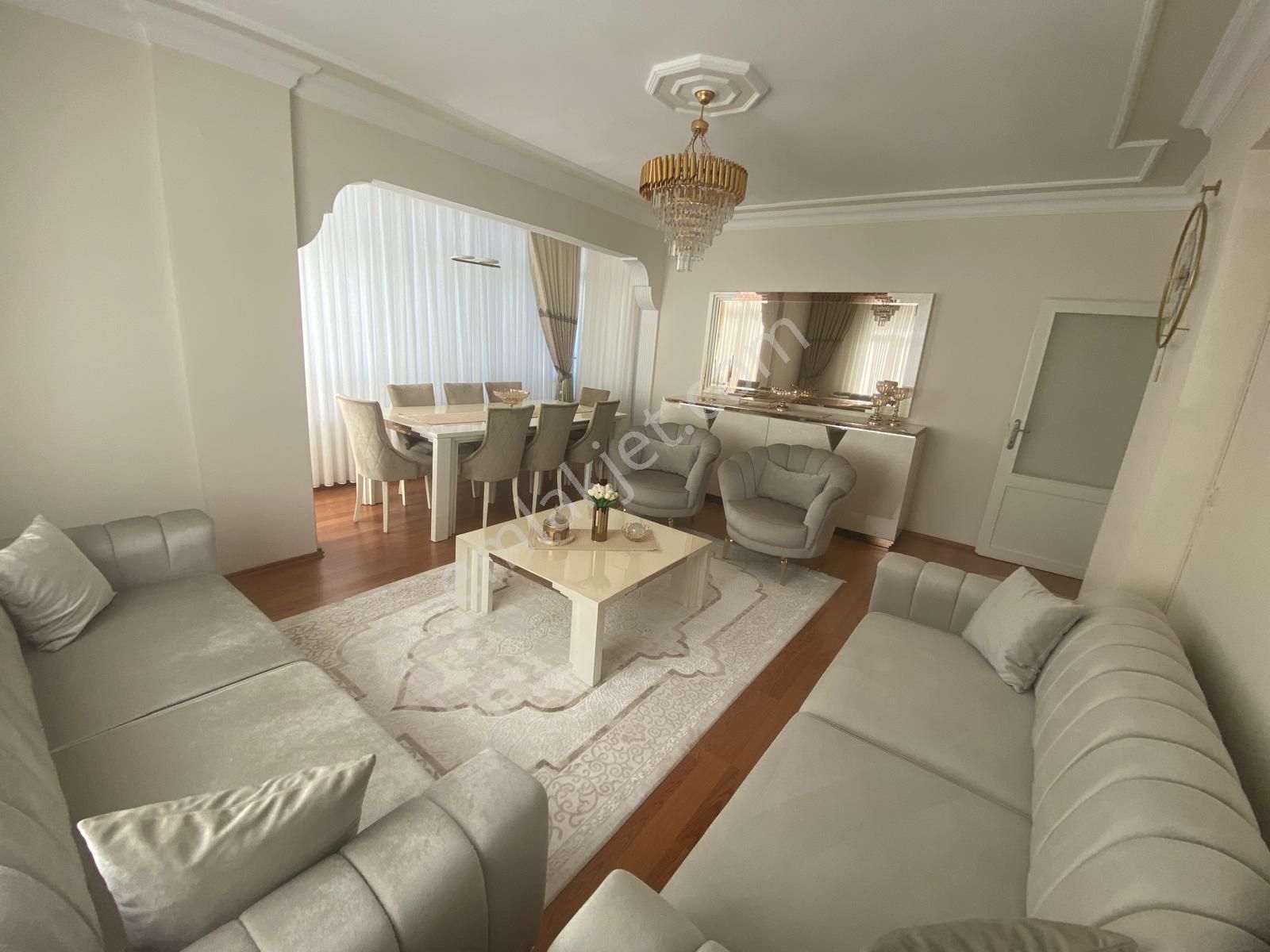 İstanbul House'dan Satılık 3+1 Ara Kat 145 M2 Geniş Ferah Daire