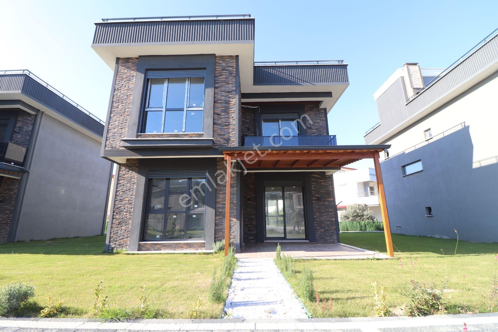 Burhaniye De Tasarımıyla Göz Kamaştıran Havuzlu Otoparklı3+1villa - Görsel 34