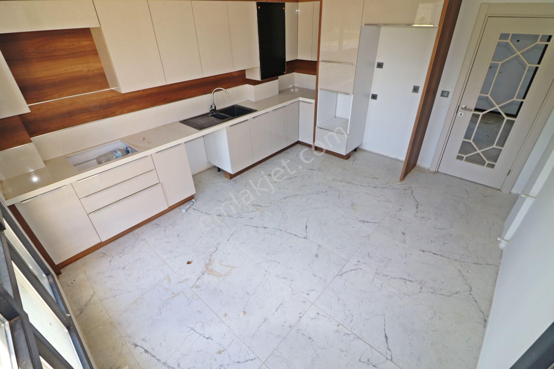 Burhaniye De Tasarımıyla Göz Kamaştıran Havuzlu Otoparklı3+1villa - Görsel 7