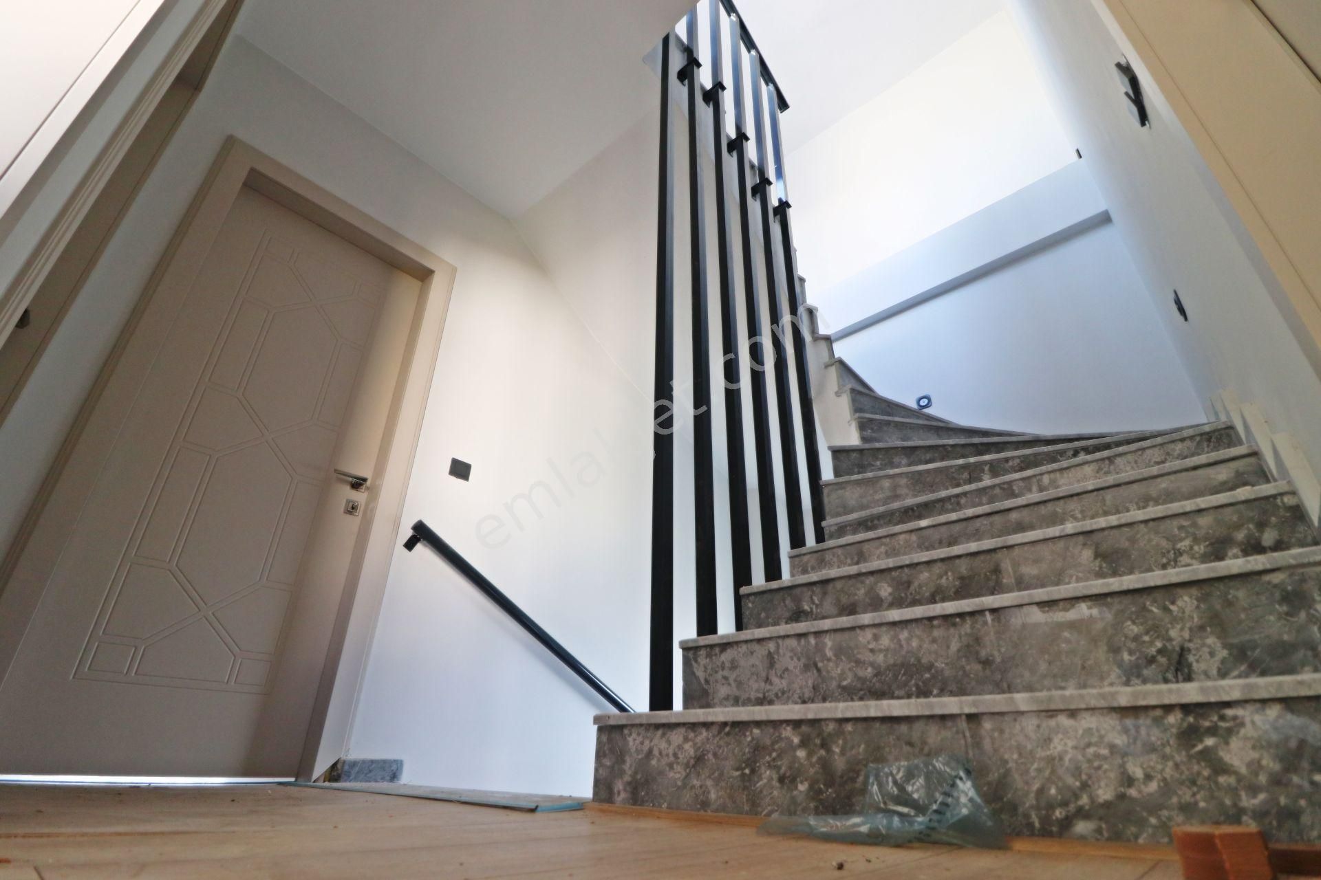 Burhaniye De Tasarımıyla Göz Kamaştıran Havuzlu Otoparklı3+1villa - Görsel 27