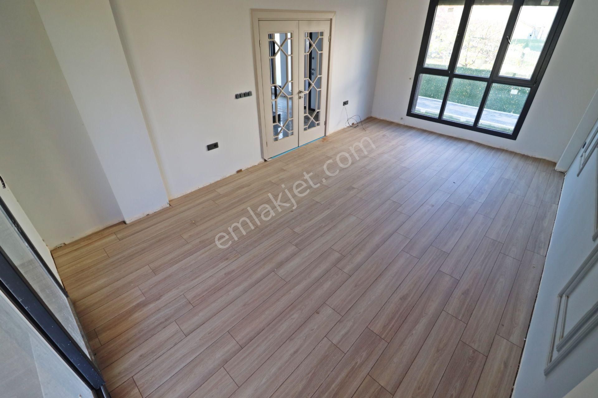 Burhaniye De Tasarımıyla Göz Kamaştıran Havuzlu Otoparklı3+1villa - Görsel 3