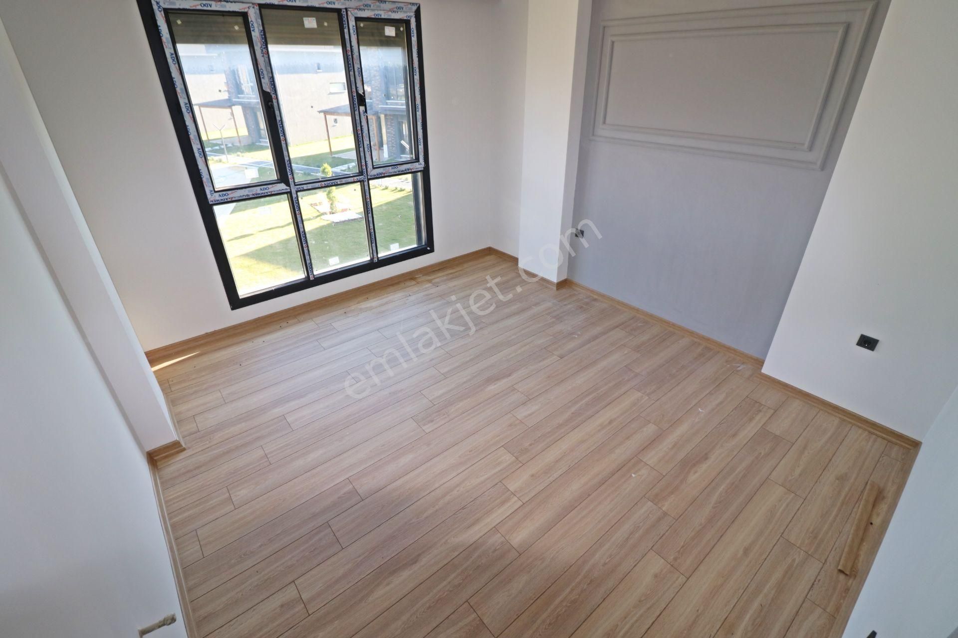 Burhaniye De Tasarımıyla Göz Kamaştıran Havuzlu Otoparklı3+1villa - Görsel 8