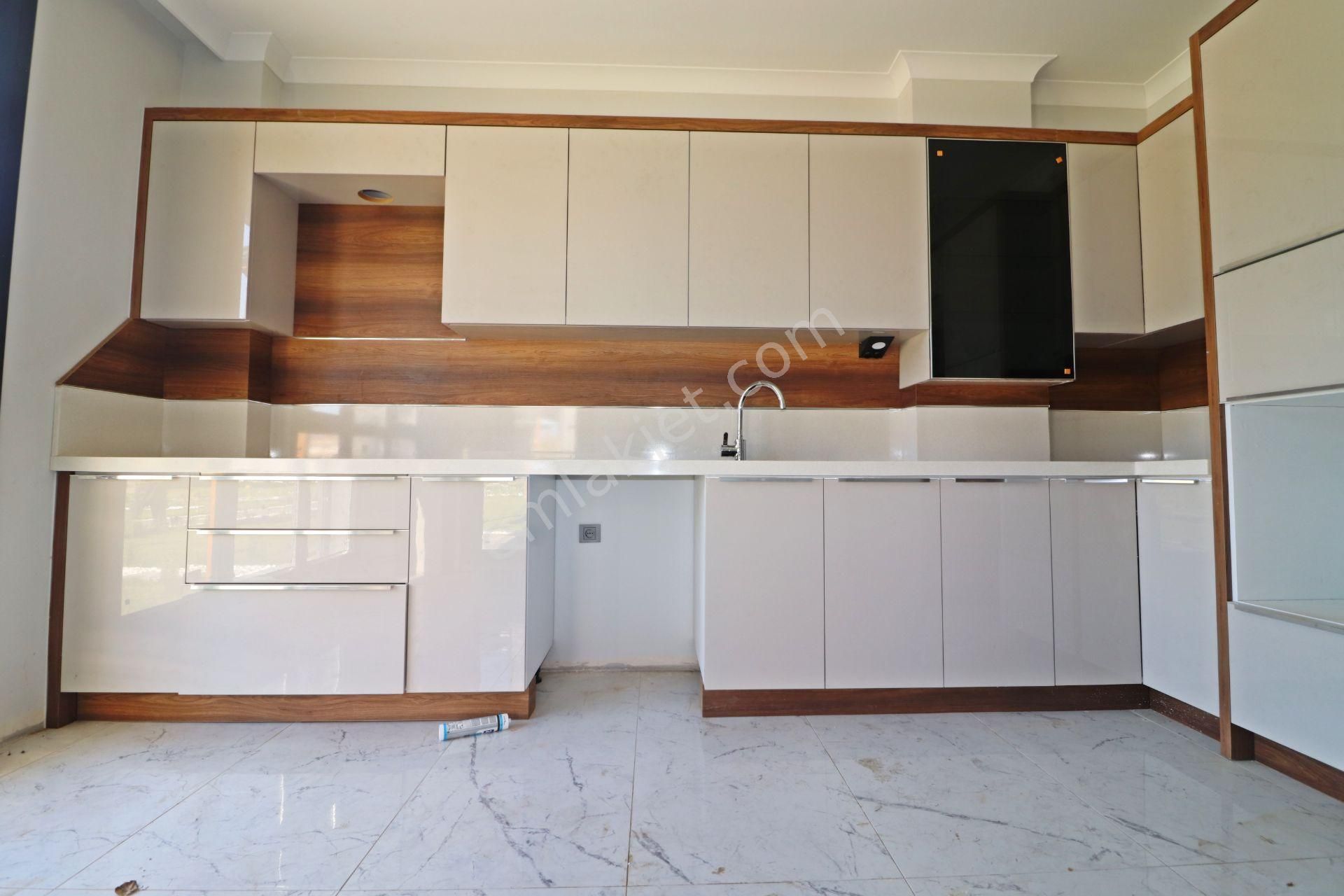 Burhaniye De Tasarımıyla Göz Kamaştıran Havuzlu Otoparklı3+1villa - Görsel 12