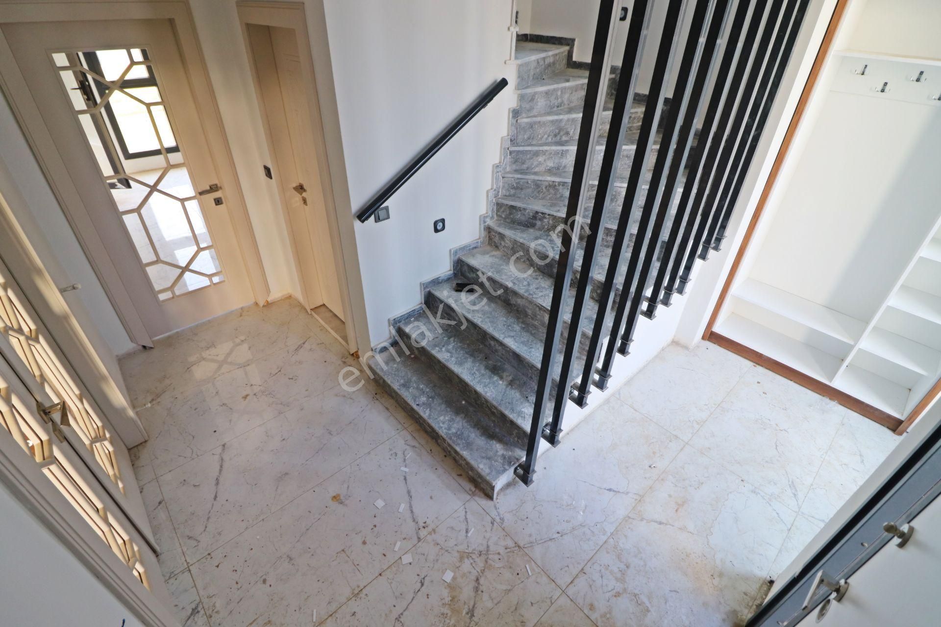 Burhaniye De Tasarımıyla Göz Kamaştıran Havuzlu Otoparklı3+1villa - Görsel 10