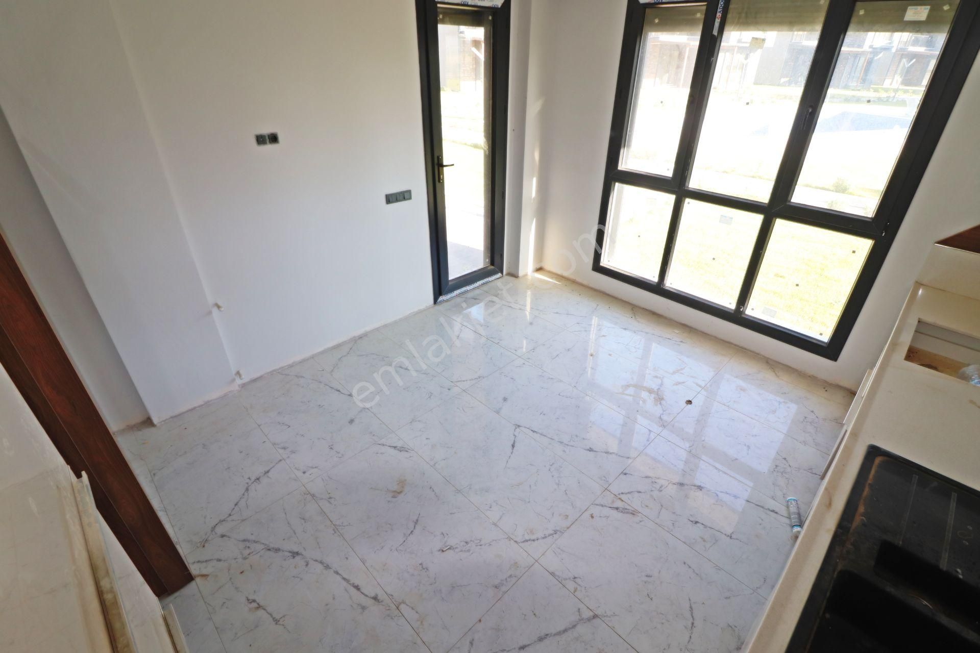 Burhaniye De Tasarımıyla Göz Kamaştıran Havuzlu Otoparklı3+1villa - Görsel 13