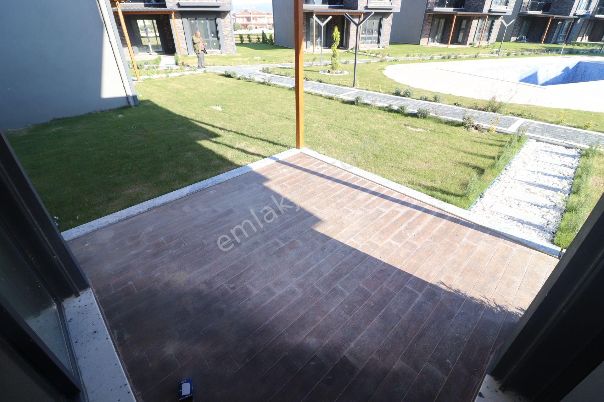 Burhaniye De Tasarımıyla Göz Kamaştıran Havuzlu Otoparklı3+1villa - Görsel 32