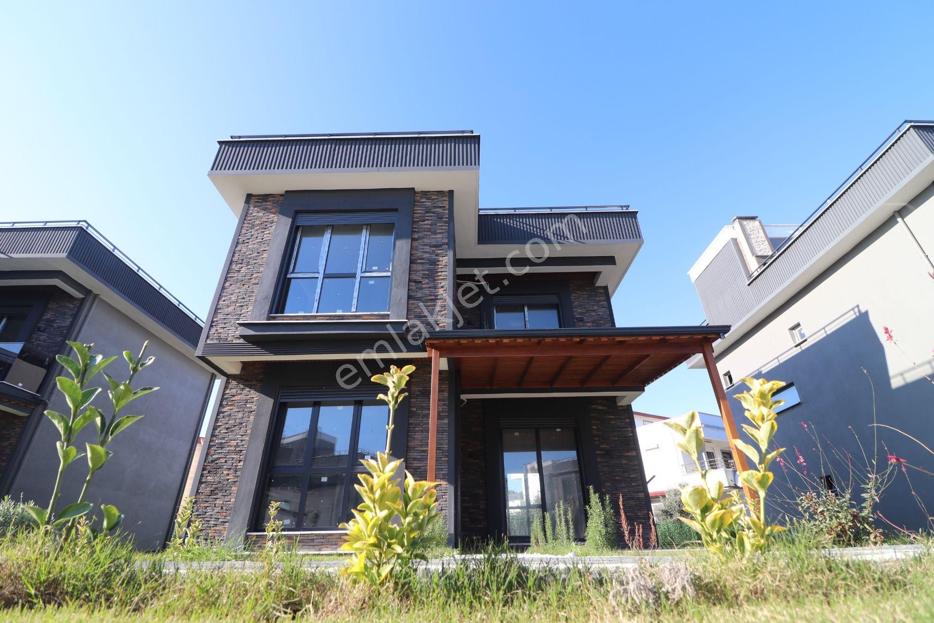 Burhaniye De Tasarımıyla Göz Kamaştıran Havuzlu Otoparklı3+1villa - Görsel 2