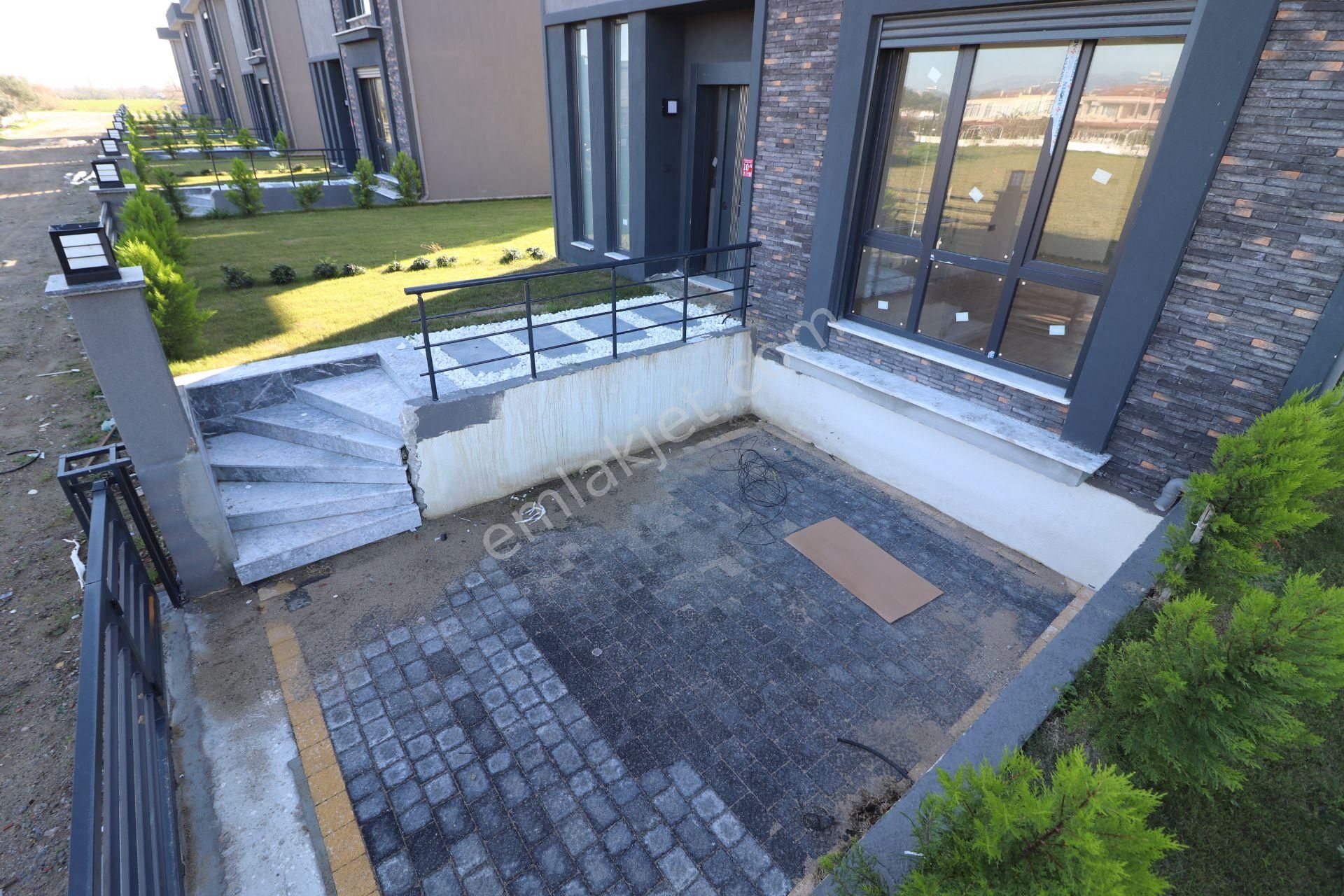 Burhaniye De Tasarımıyla Göz Kamaştıran Havuzlu Otoparklı3+1villa - Görsel 35