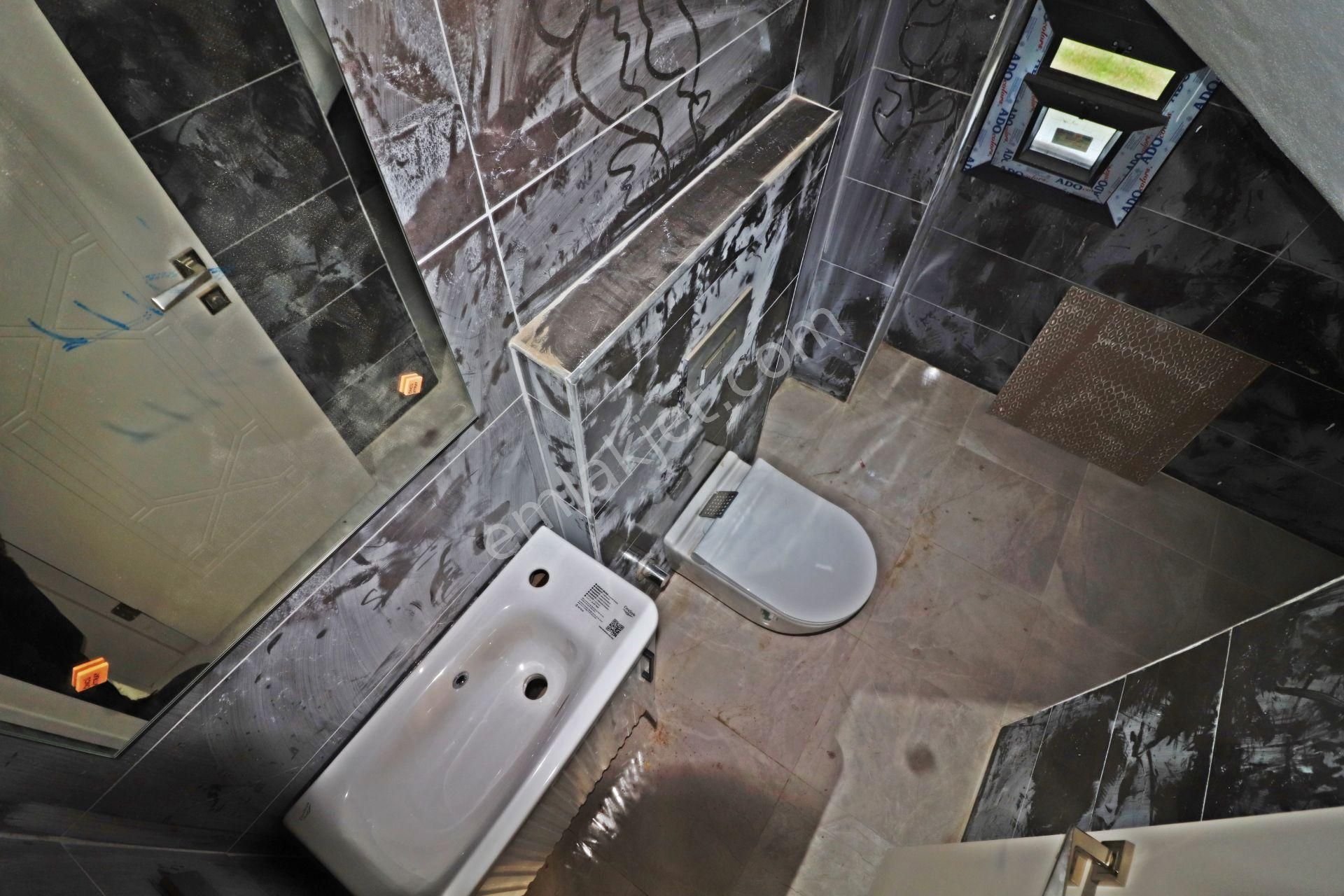 Burhaniye De Tasarımıyla Göz Kamaştıran Havuzlu Otoparklı3+1villa - Görsel 6