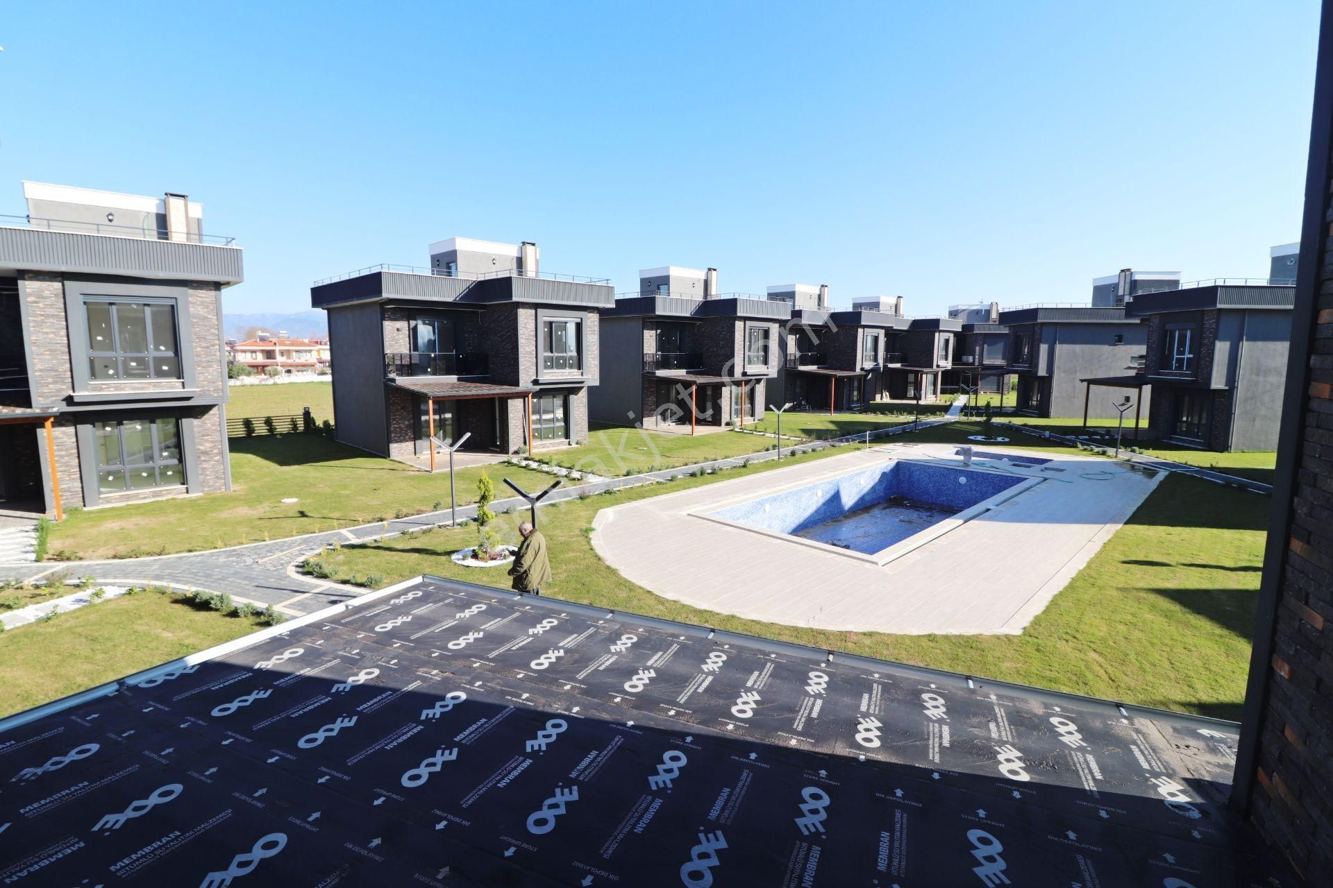 Burhaniye De Tasarımıyla Göz Kamaştıran Havuzlu Otoparklı3+1villa - Görsel 21