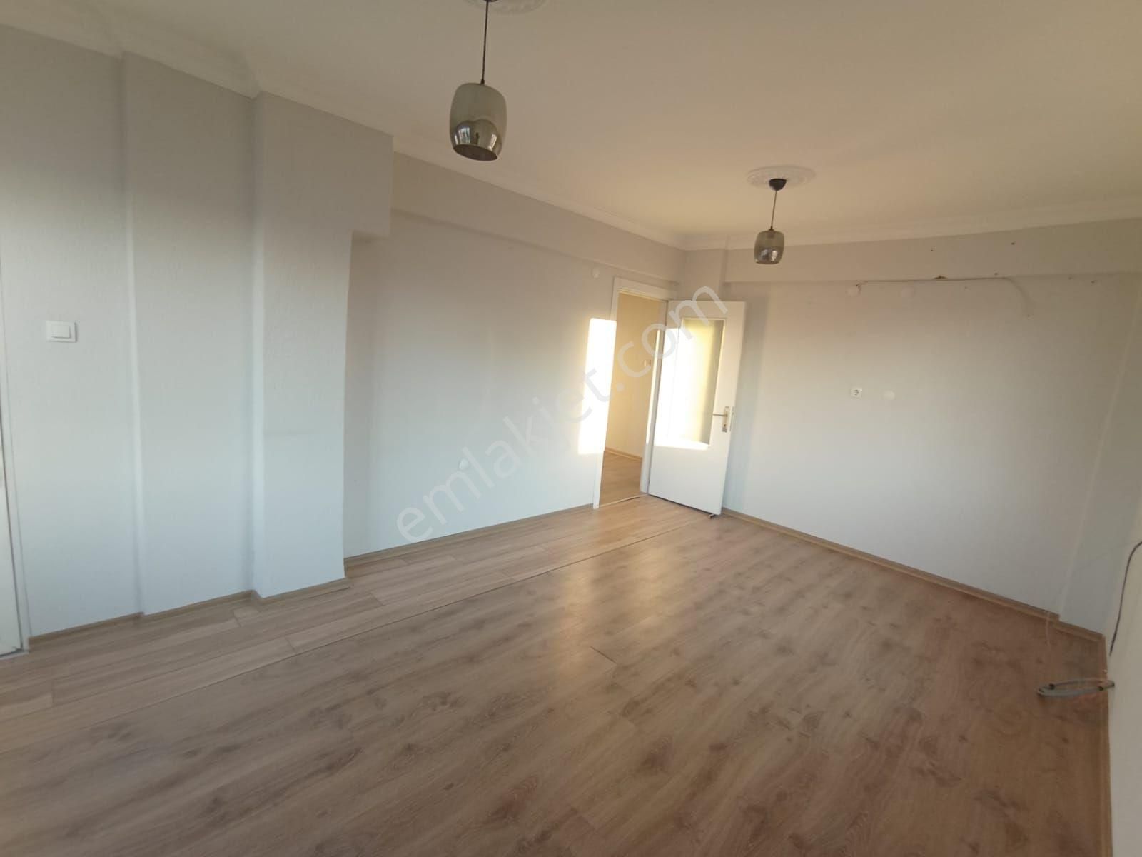Konumevden Karabağlar Yunus Emre Mahallesinde 3+1 Ara Kat Kiralık Daire Doğalgaz Lı!