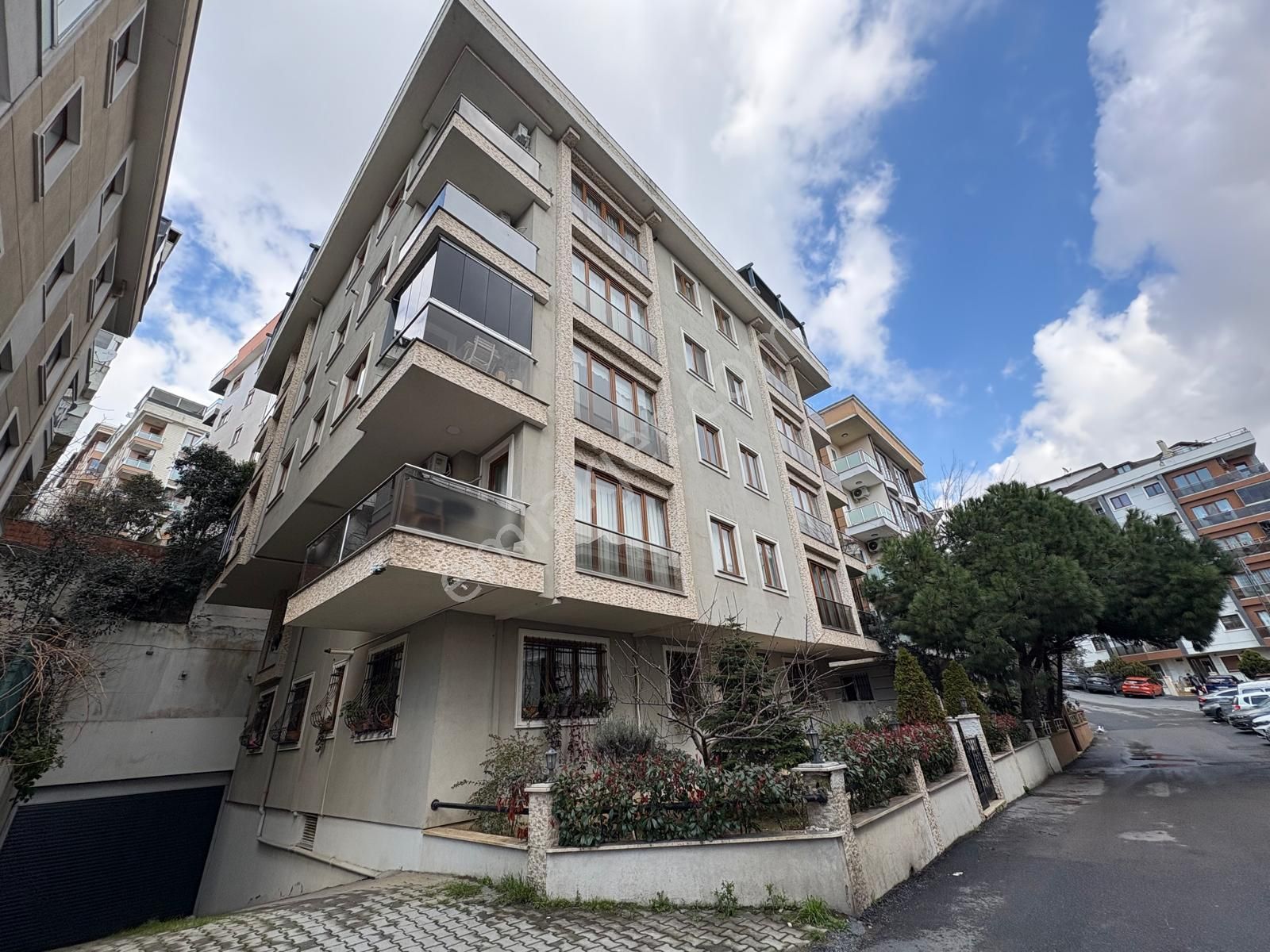 Ala'dan İdealtepe Koru Yanı Ön Köşe Ayrı Mutfak Geniş 2+1