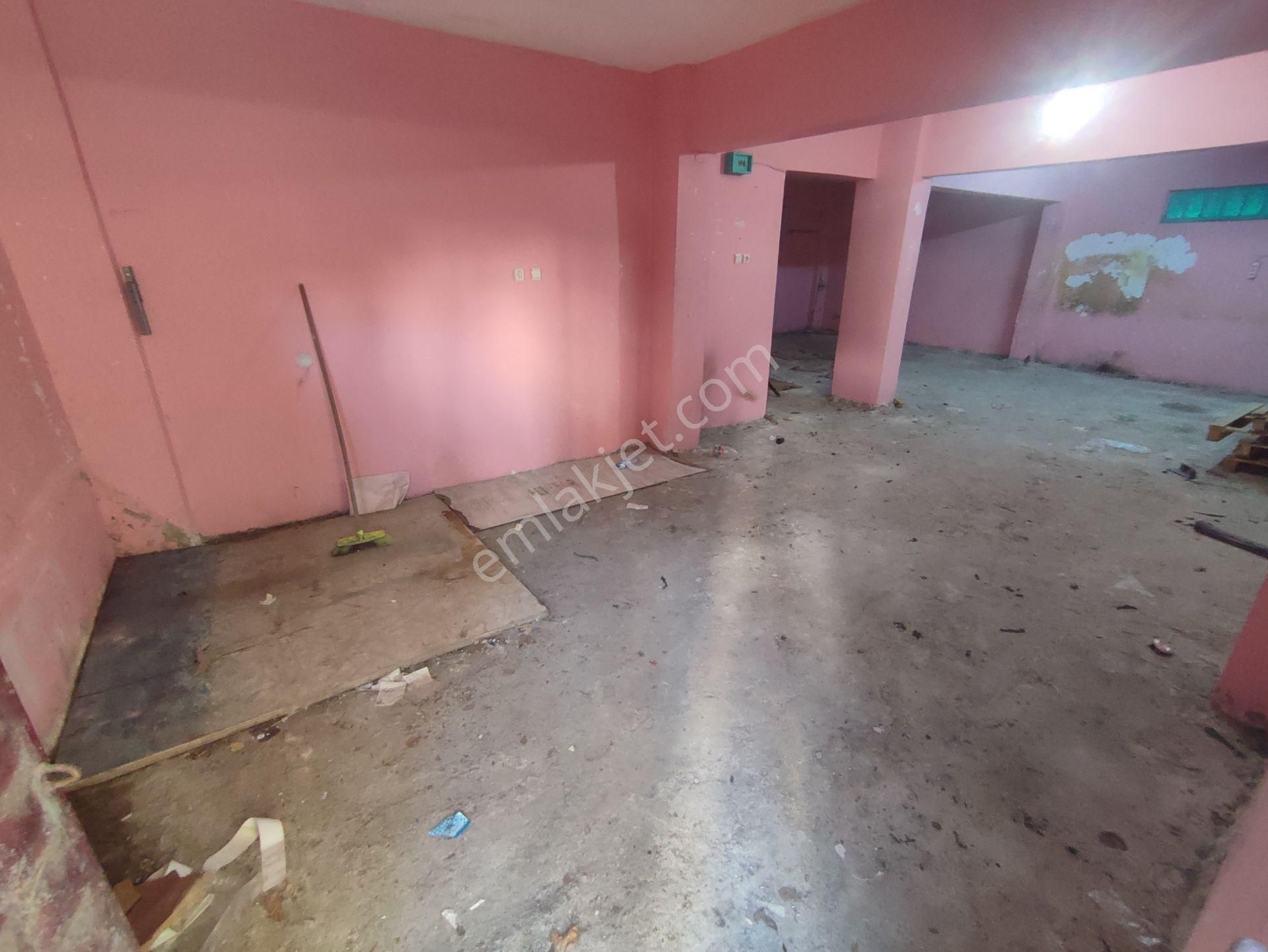 Kocatepe Mahallesinde Depoya Kiralık Giriş Ayrı Yarı Bodrum Dükkan