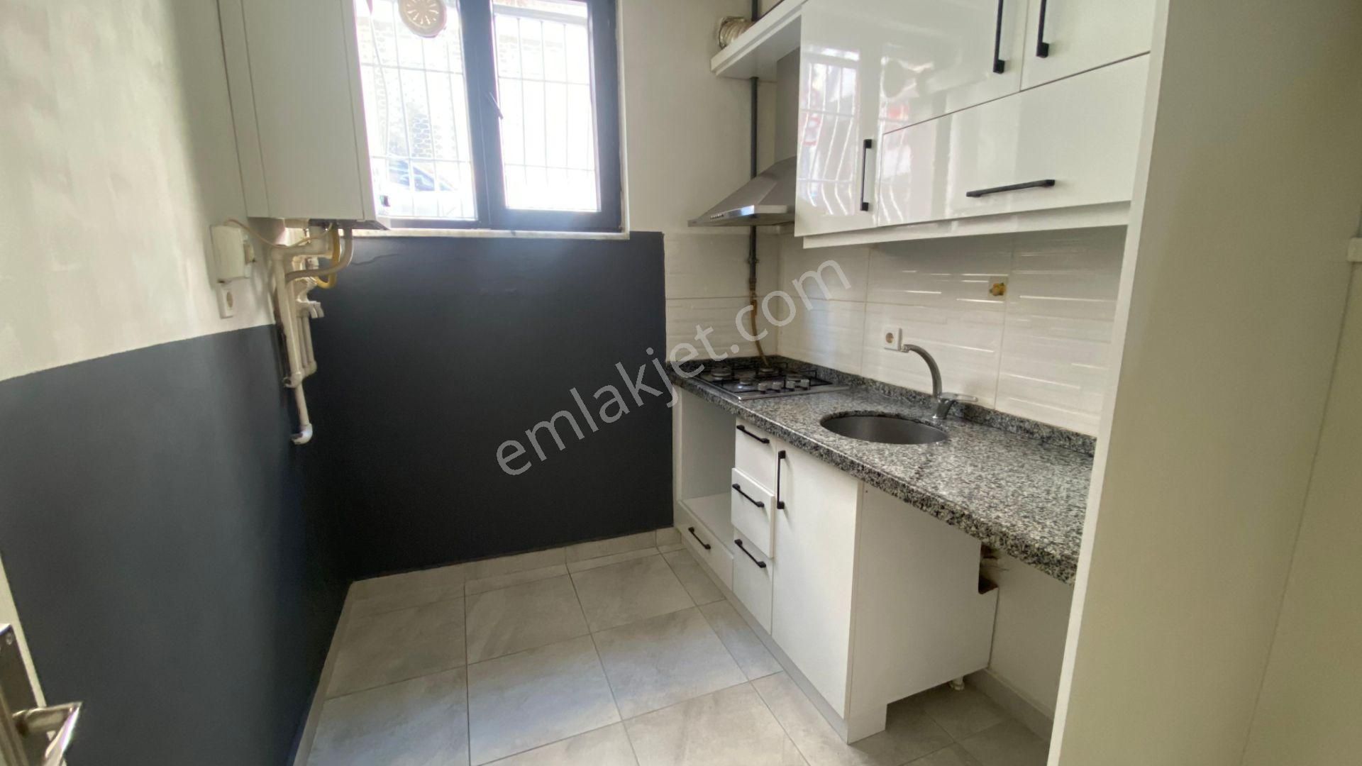 Bayrampaşa Murat Mahallesinde/ 4 Yıllık Binada 2+1/65m2/bahçe Katı Satılık Daire