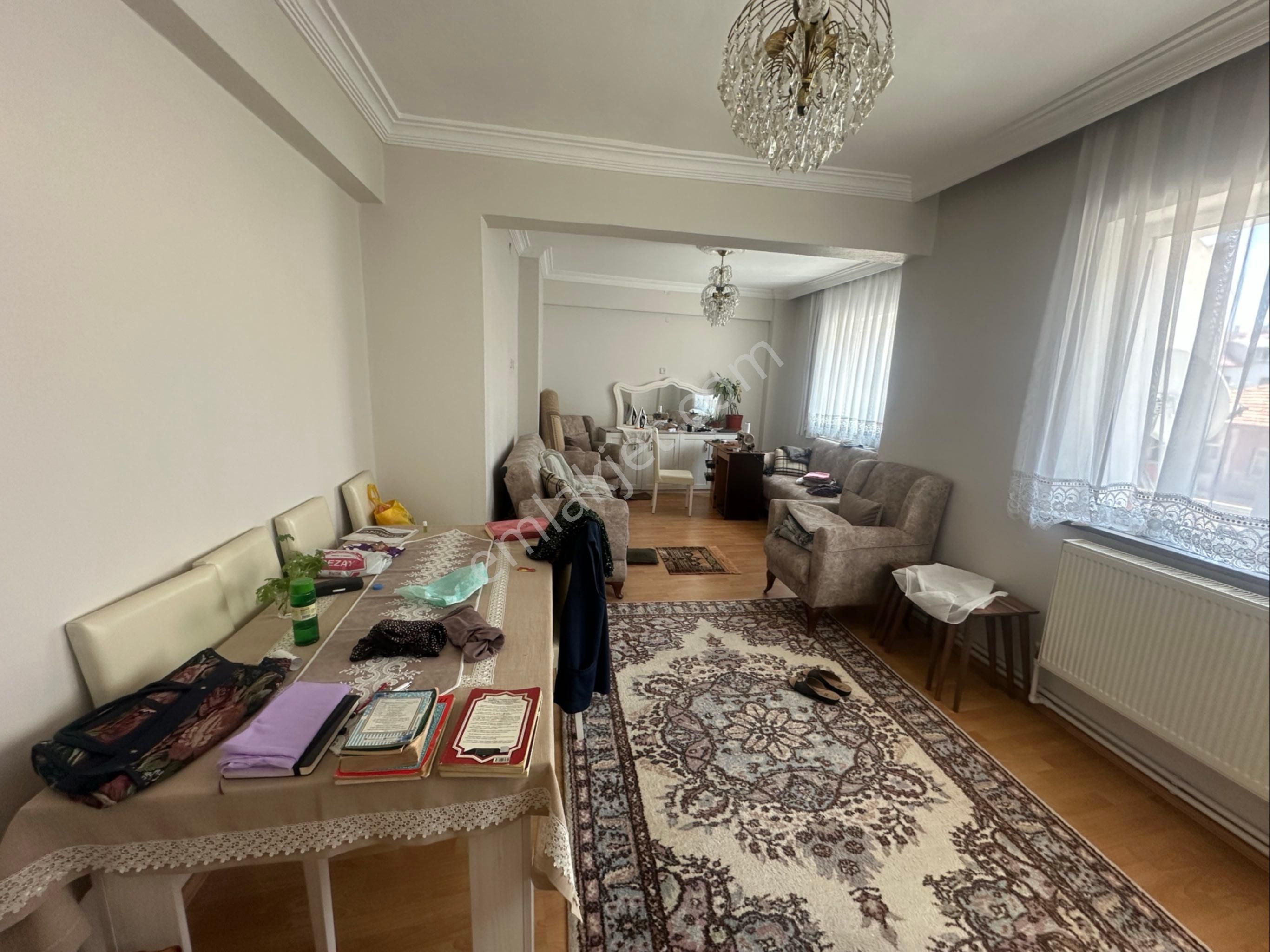 Şahbaz Emlak’tan- Ece Mahallesi’nde Cadde Üzeri Satılık 3+1 Daire
