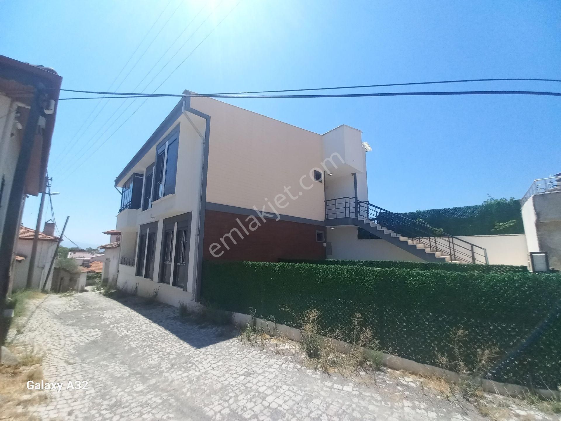 Işıkhan Emlak'tan Güre Köyü Merkesi Çok Geniş Satılık Sıfır 2+1 Daire