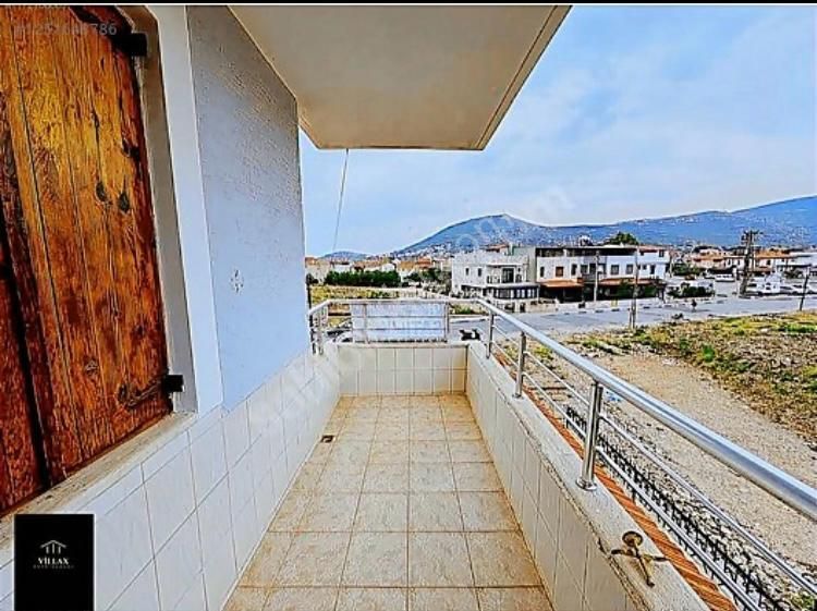 Yenifoça'da Deniz Kenarında Satılık Villa - Görsel 4
