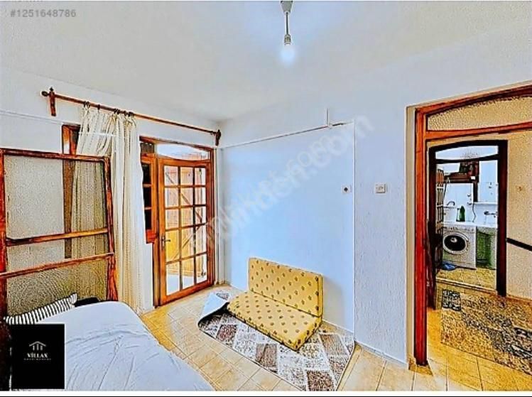 Yenifoça'da Deniz Kenarında Satılık Villa - Görsel 3