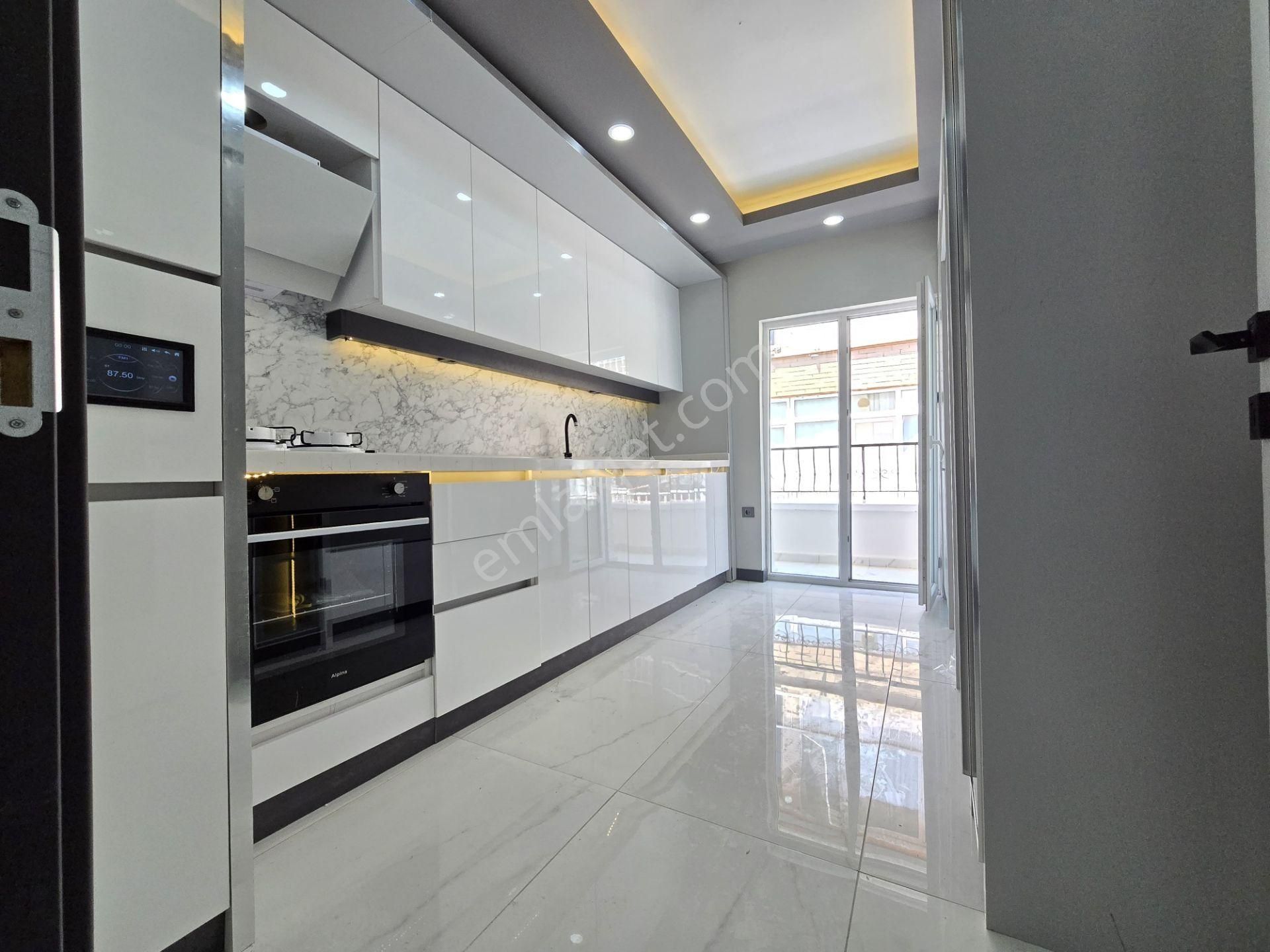 Topçu Mah Satılık 3+1 Full Yapılı Çift Banyolu Ön Cephe Daire