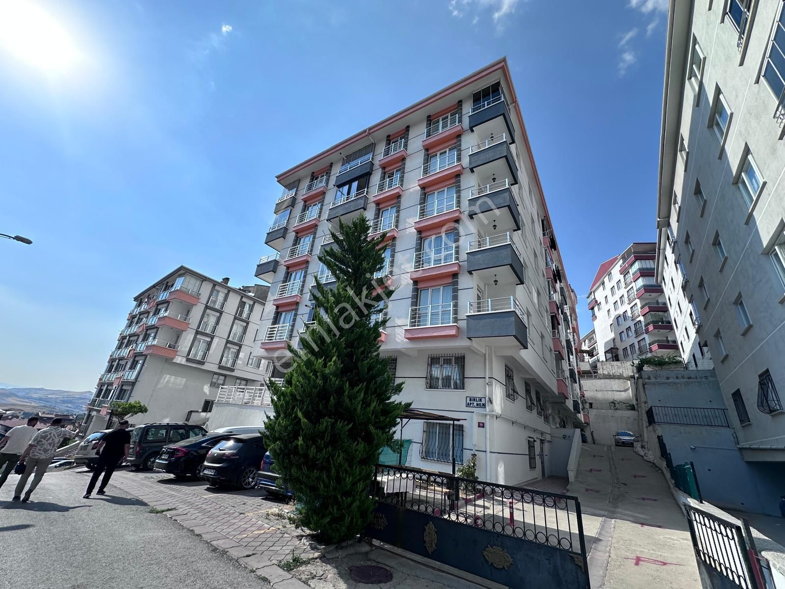 Relax'tan Cadde Ye Paralel Köşe Bina Yüksek Kredi İmkanı Fırsat