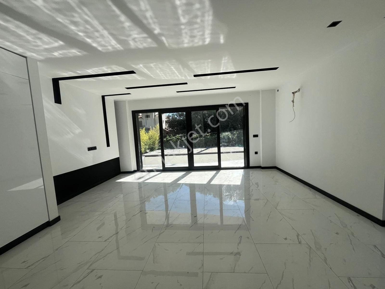 Kuşadası Merkezi Konumda 4+1 Müstakil Villa - Görsel 7