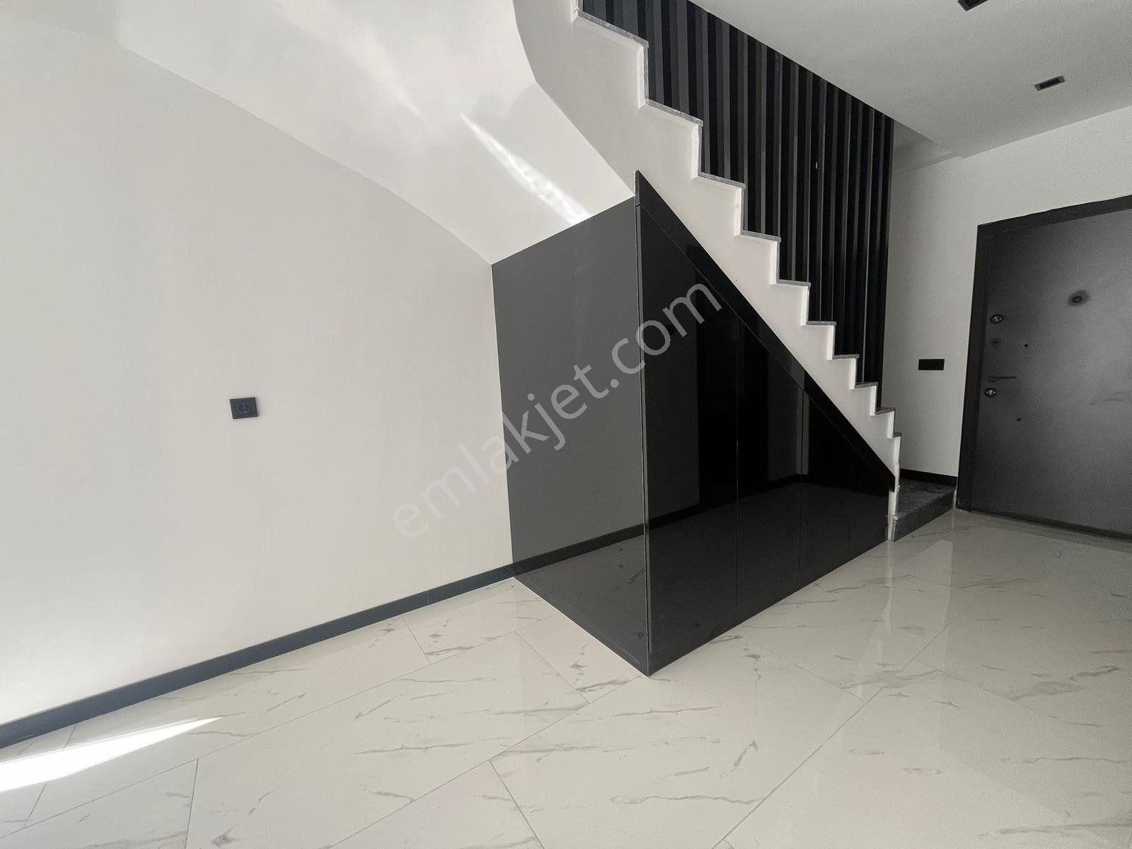 Kuşadası Merkezi Konumda 4+1 Müstakil Villa - Görsel 9