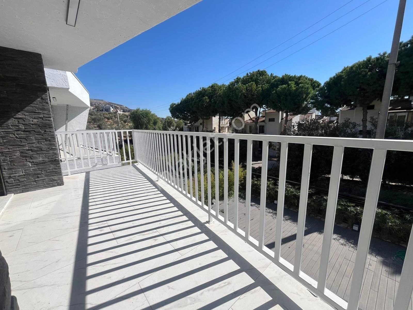 Kuşadası Merkezi Konumda 4+1 Müstakil Villa - Görsel 21