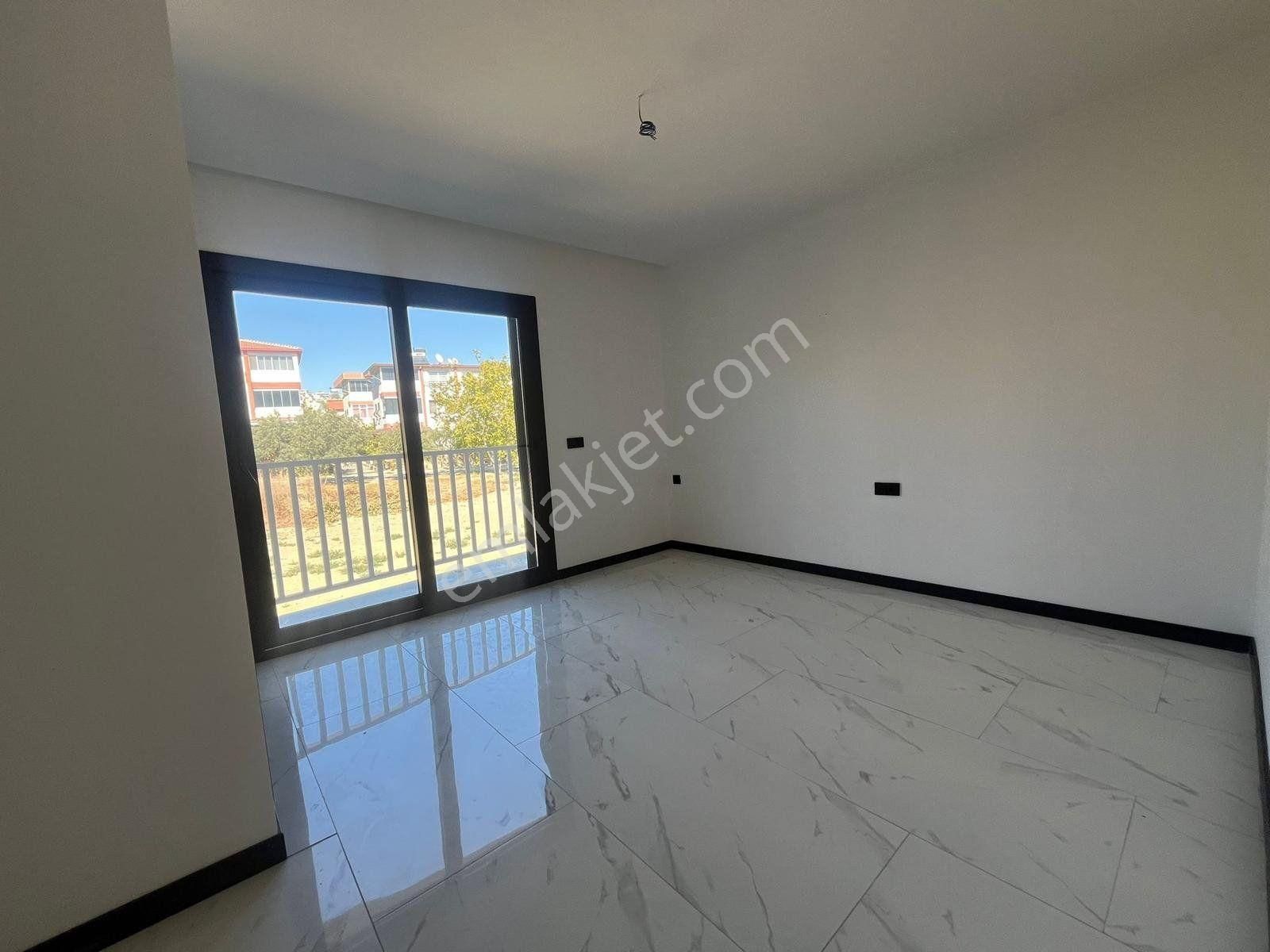 Kuşadası Merkezi Konumda 4+1 Müstakil Villa - Görsel 16