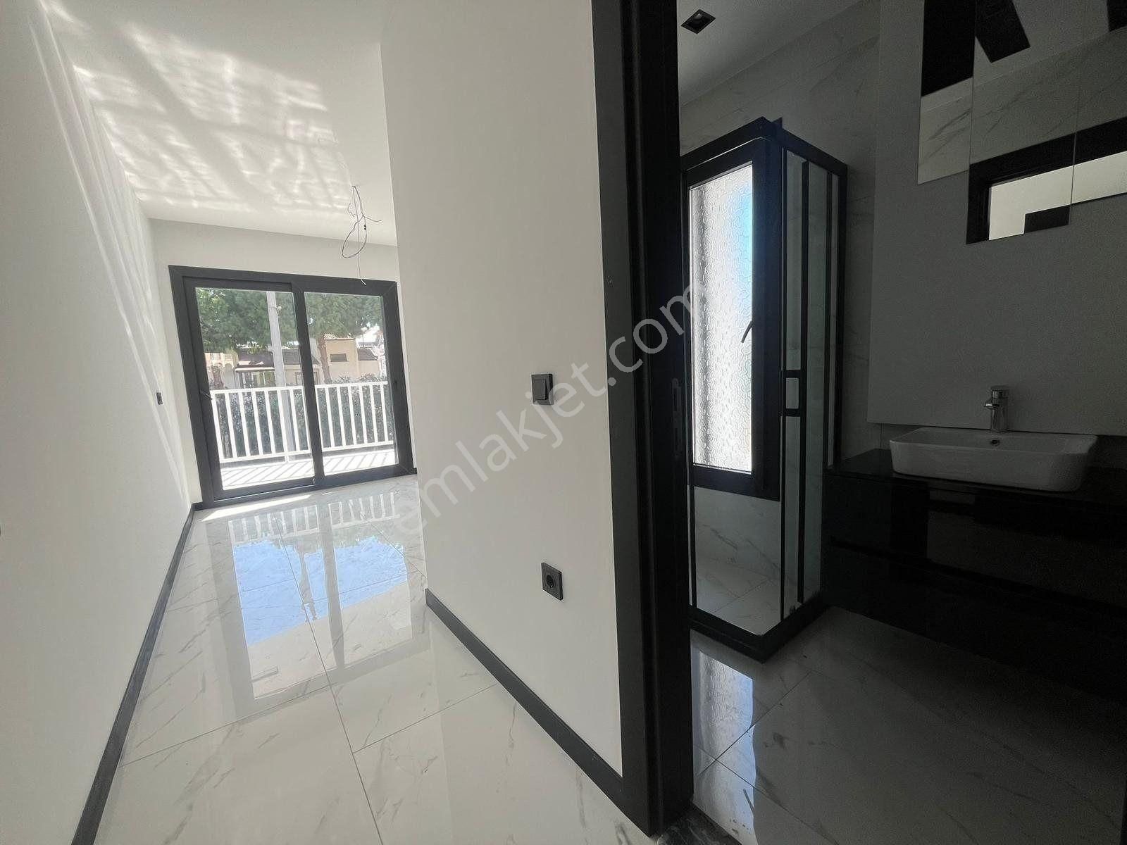 Kuşadası Merkezi Konumda 4+1 Müstakil Villa - Görsel 20