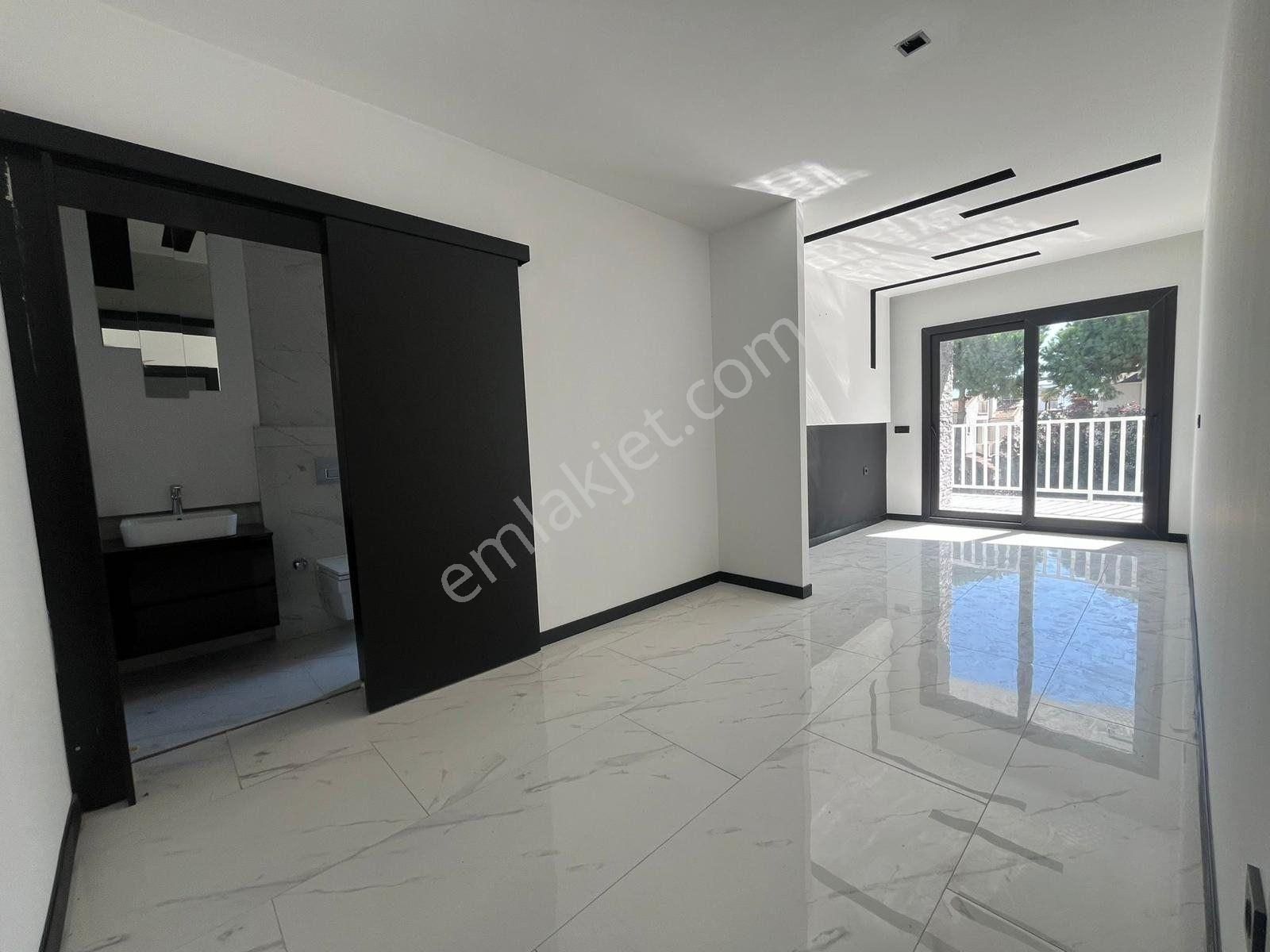 Kuşadası Merkezi Konumda 4+1 Müstakil Villa - Görsel 27