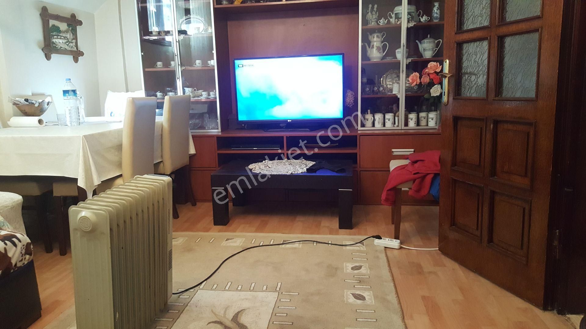 Acil İhtiyaçtan Satılık Yarı Bodrum Kombili Daire