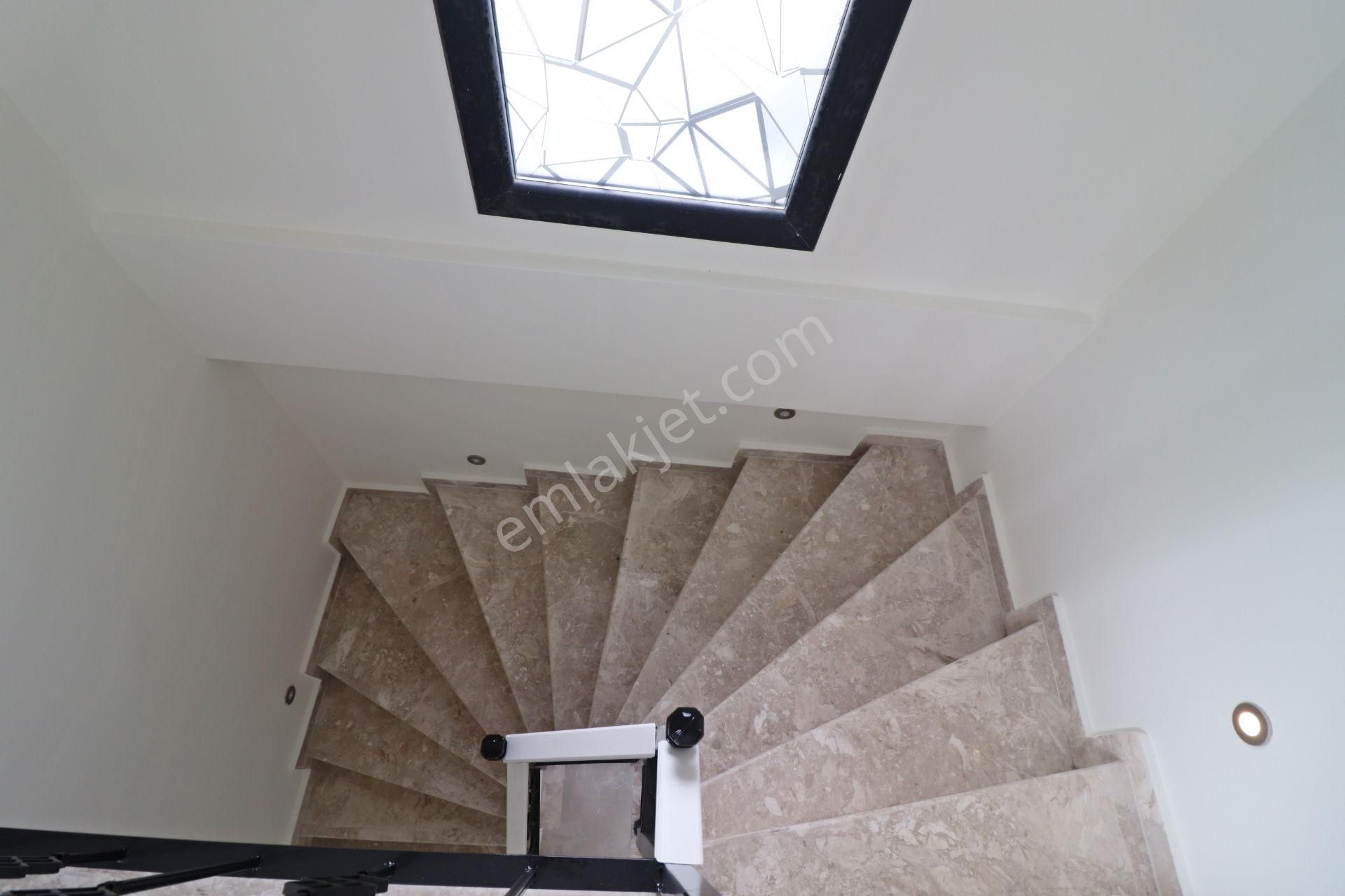 Hayalinizdeki Deniz Ve Dağ Manzaraya Sahip 4+1 Villa - Görsel 31