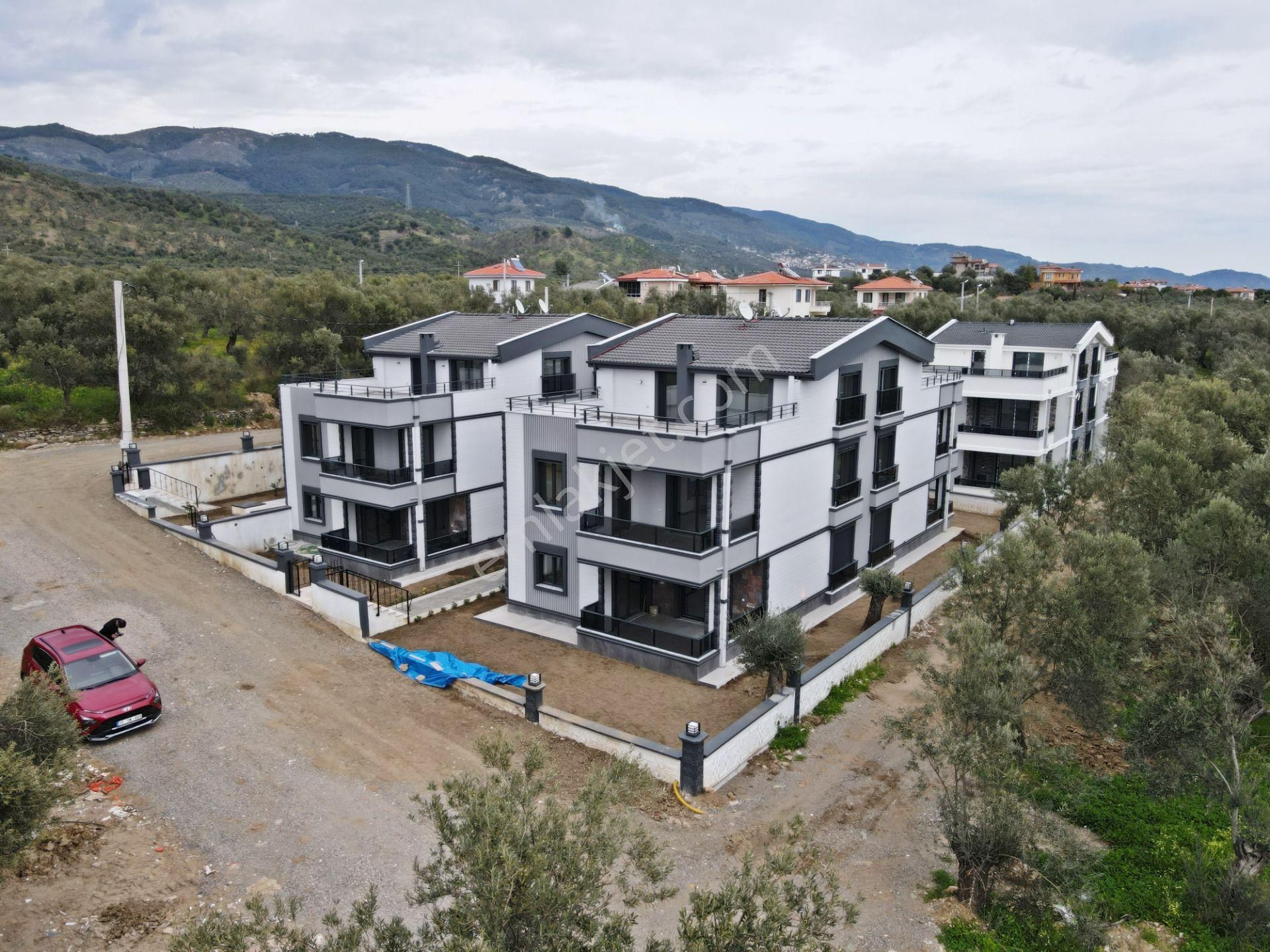 Hayalinizdeki Deniz Ve Dağ Manzaraya Sahip 4+1 Villa - Görsel 18