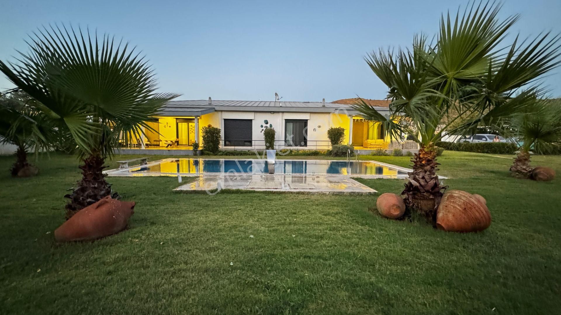 2696 M2 İçinde Tek Katlı Müstakil Havuzlu Çiftlik Evi
