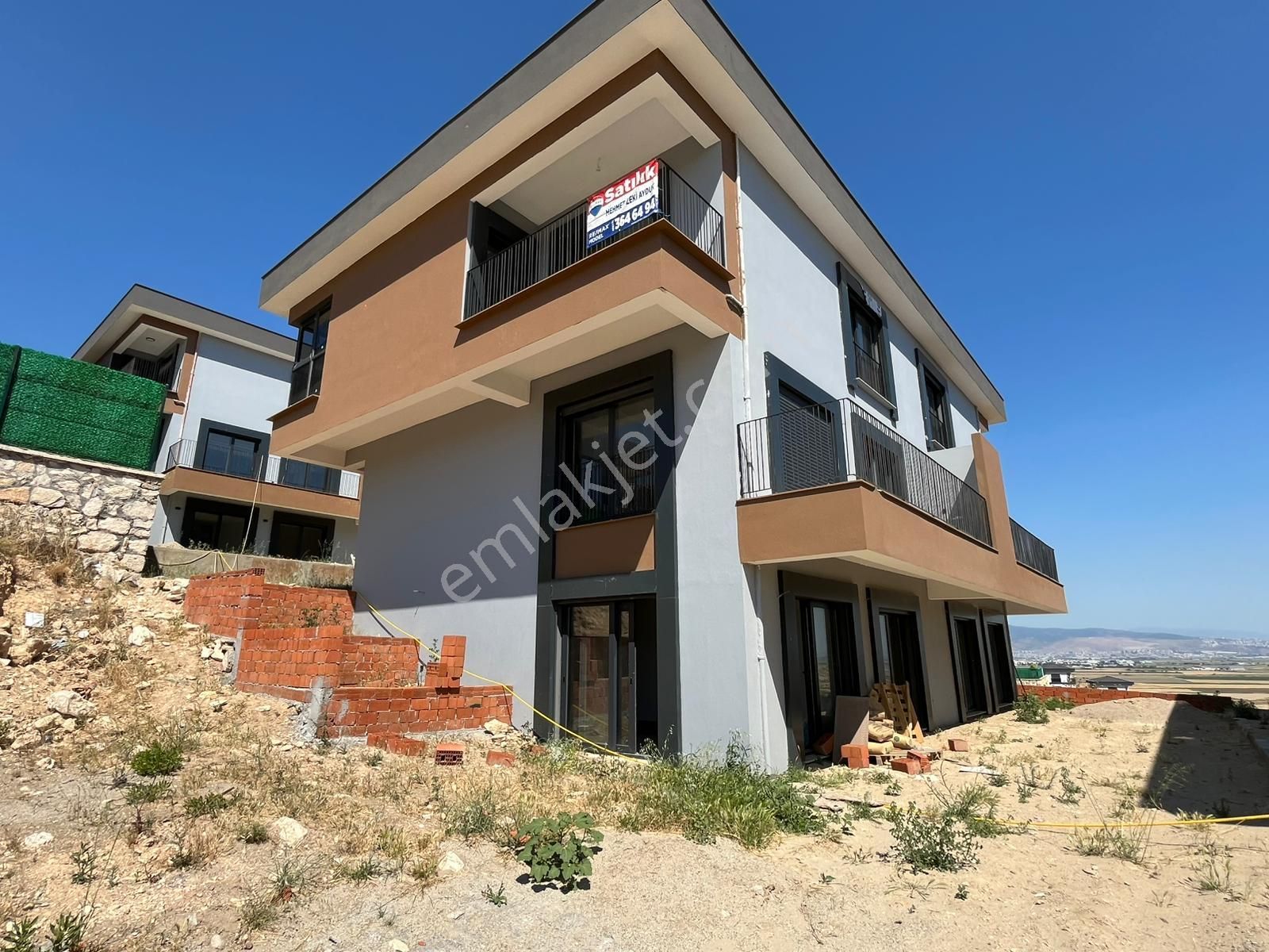 Menemen Villakent’te Satılık 5+1, Triplex Villa