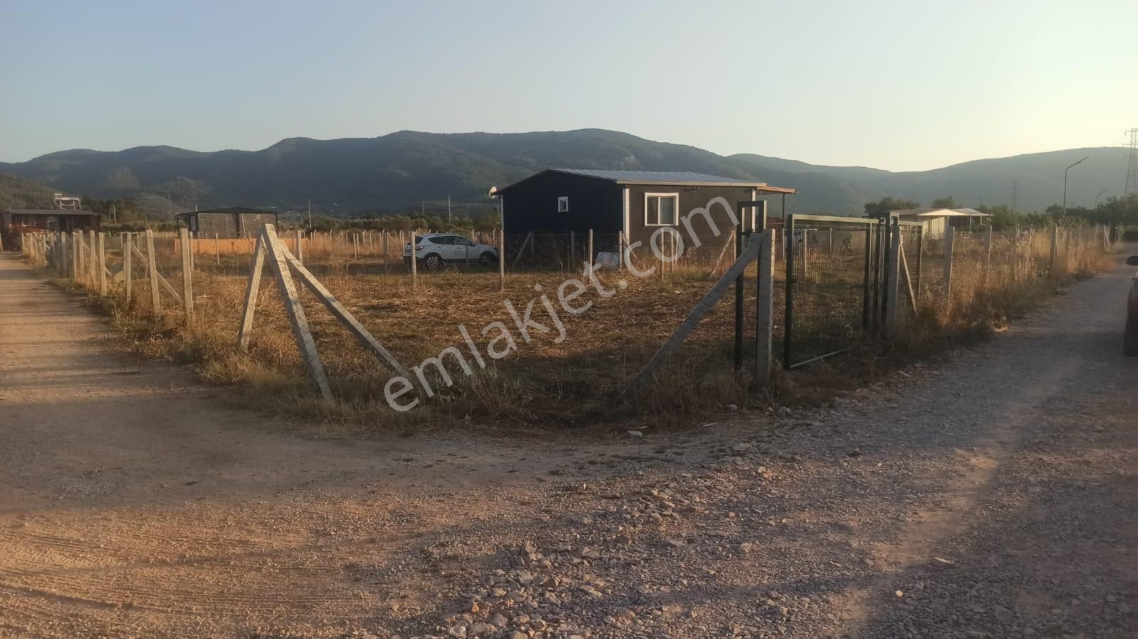 Değirmendere Köyünde; Net 220 M2/ Elektrik-suyu Aktif /köşe Başı /satılık Bahçe