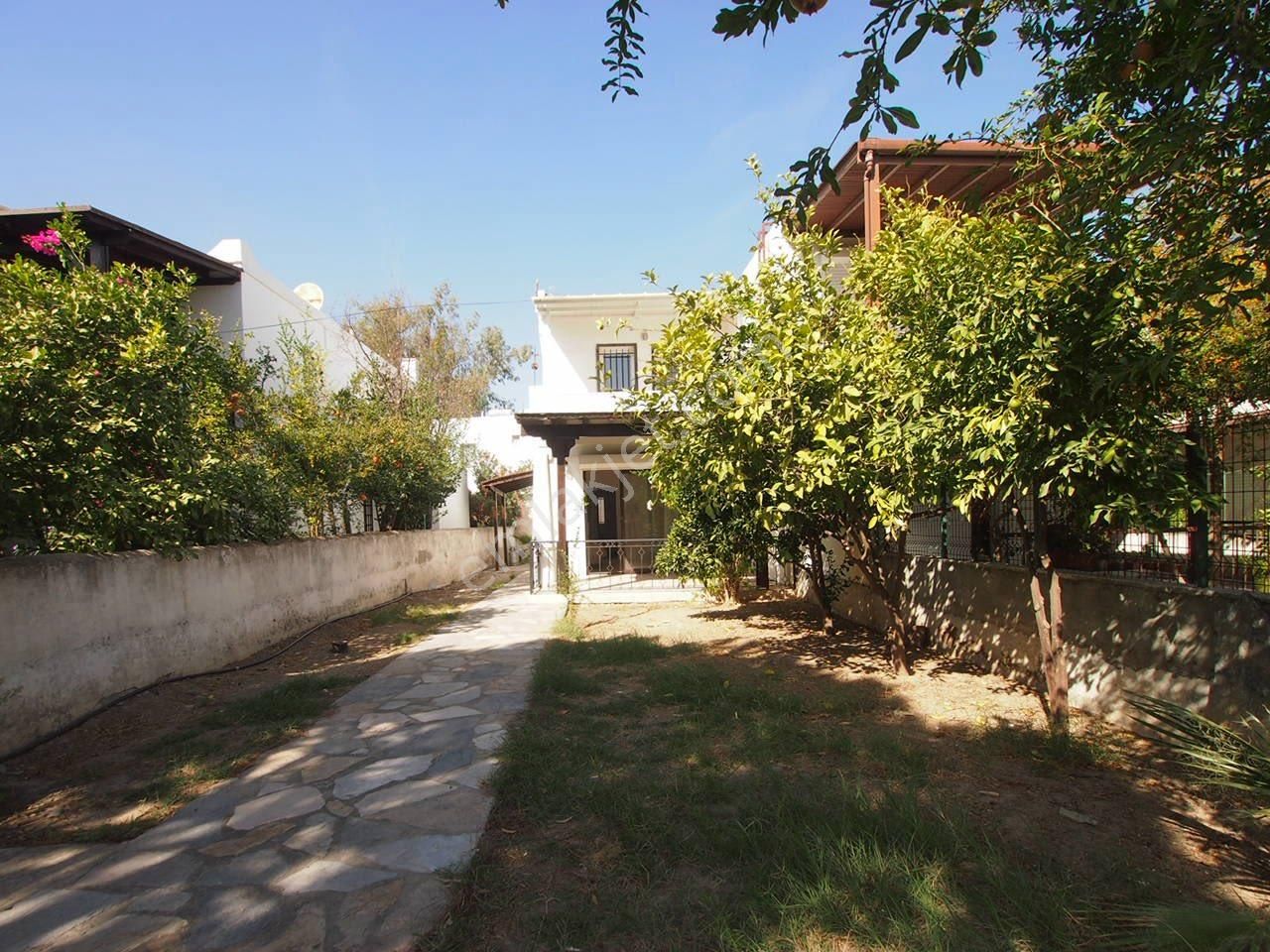 Bitezde Satılık Denize 200 Metre Villa Büyük Bahçeli Bulunmaz Ev - Görsel 3