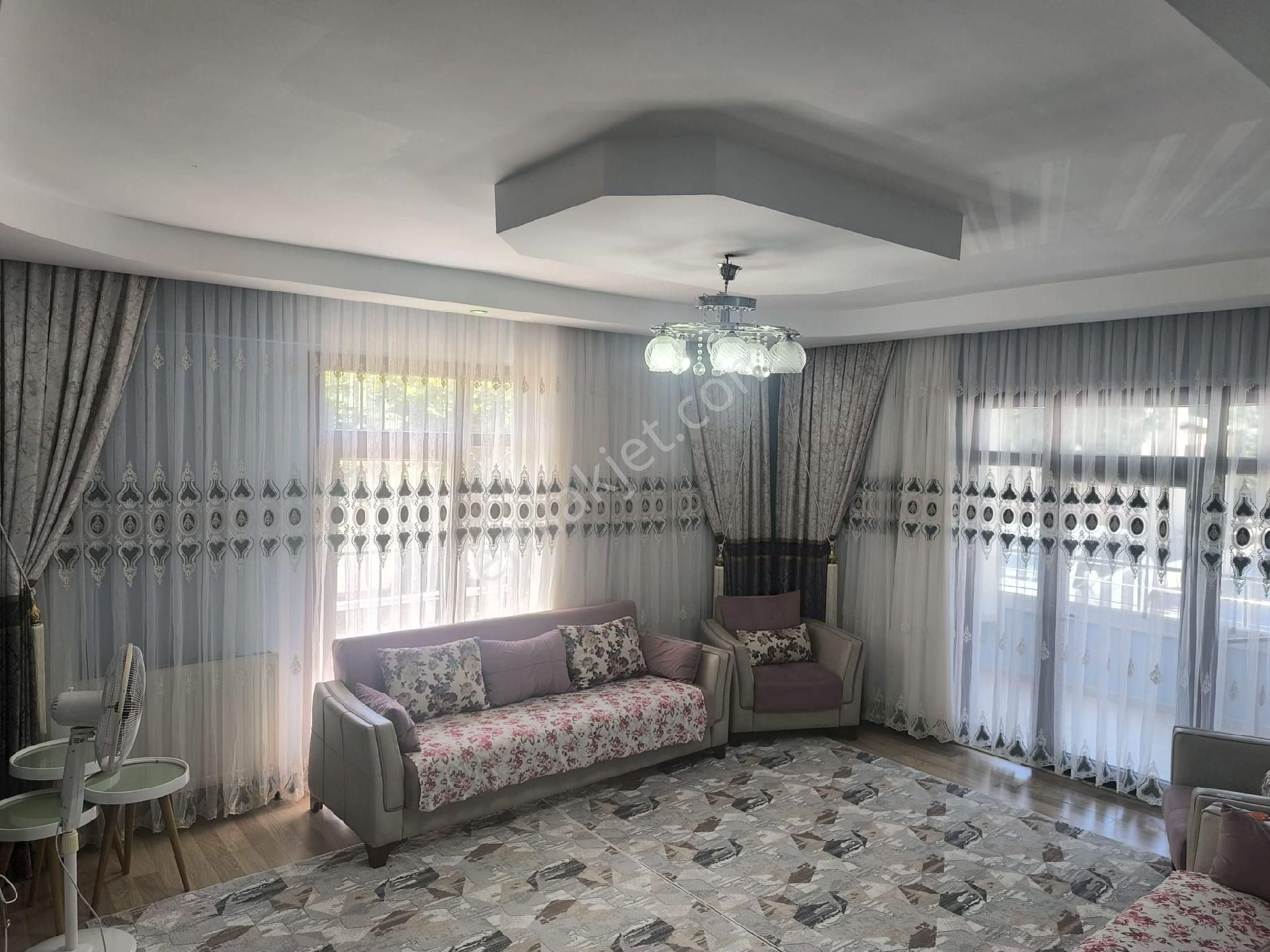 Bağcılar Millet Bahçesi Civarı 3+1 Site İçinde Hasarsız Satılık Daire