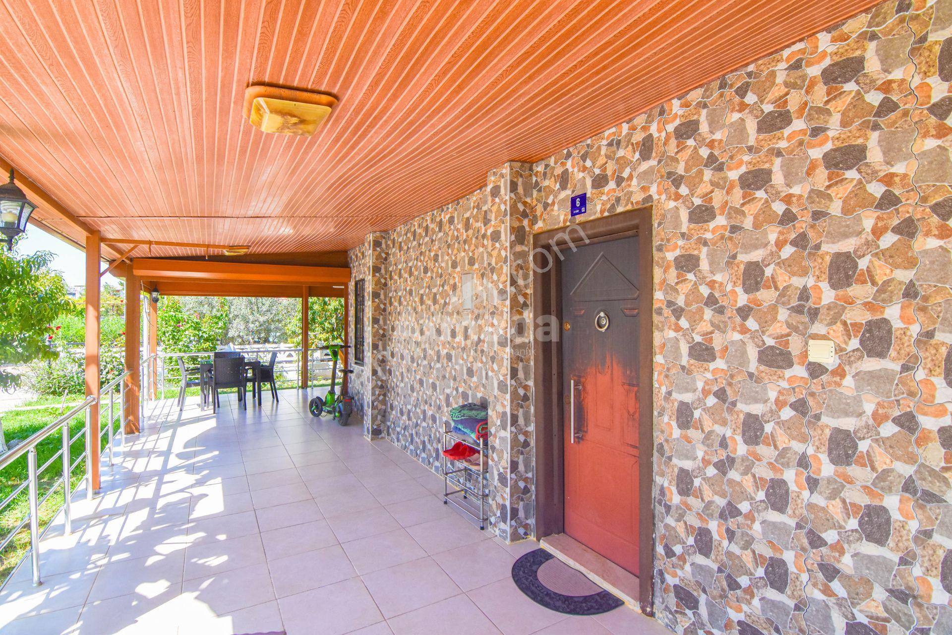 Kuşadası Davutlar Sahilde Köşe Konumlu 5+1 Tripleks Villa - Görsel 33